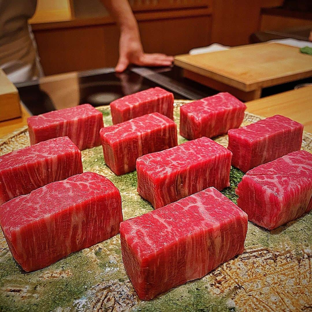 堀江貴文さんのインスタグラム写真 - (堀江貴文Instagram)「#wagyu #tempura #たきやで名物和牛の大葉巻き揚げ #インスタ映え天ぷら2.0のハシリ #美味しくないわけがない #teriyaki #夕食 #料理 #美味しい #ごはん  #food #foodlovers #foodie  #delicious #foodoftheday #foodgasm  #yum #yummy #tasty #eat #eating #hungry #foodpics #fresh #tasty #eating #foodpic #instafood https://teriyaki.me/sp/curator/C1/A3107」8月4日 8時47分 - takapon_jp