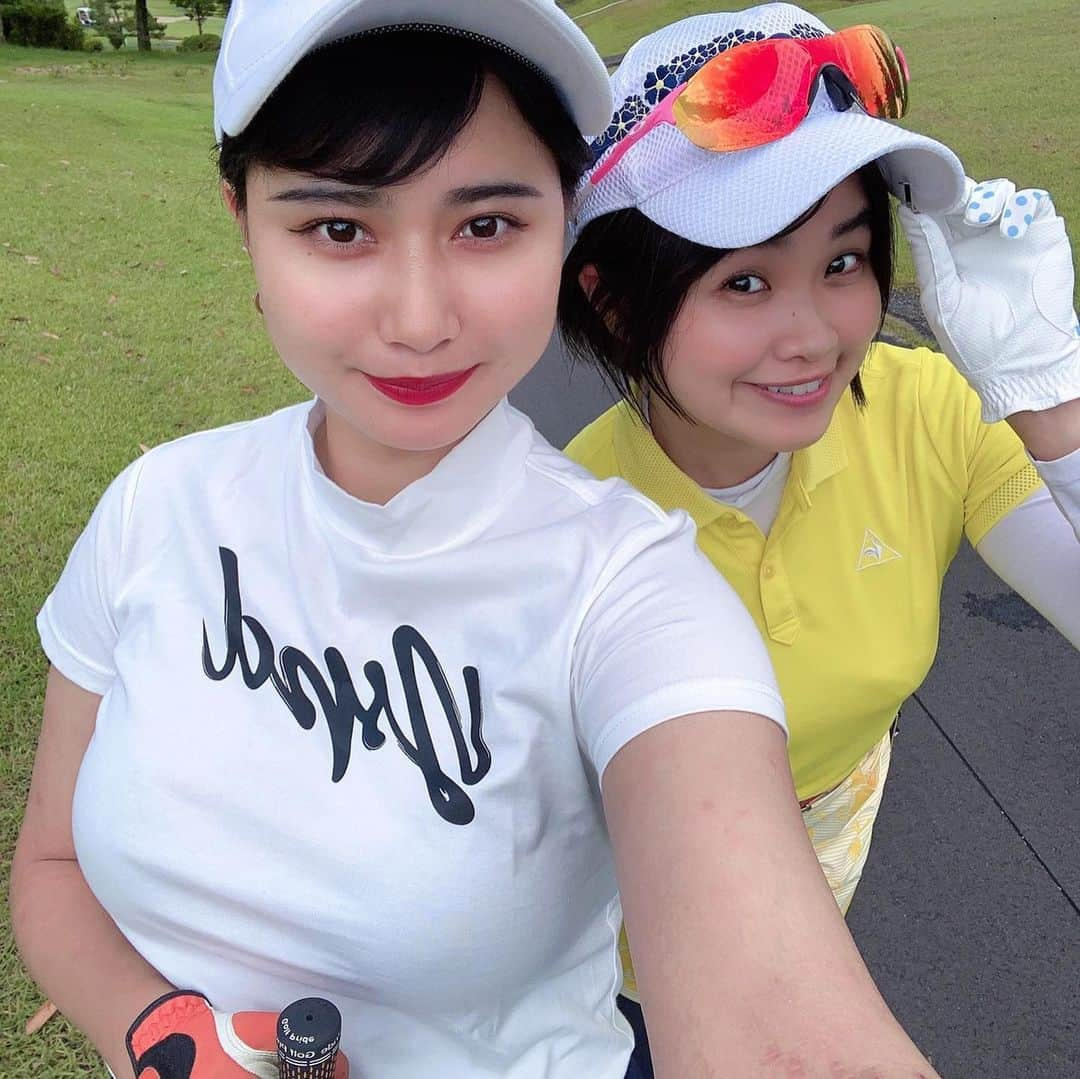 真麻さんのインスタグラム写真 - (真麻Instagram)「先日のゴルフの時⛳️✨確かにコロナで普段よりは行けてないけど、、彼と2人で行くことが多い最近です😌 ✩.*˚ ゴルフ仲間のセイナちゃん @seina086 と❤私より全然後に始めたのに、めちゃくちゃ飛ぶし上手い👏🏻才能あるねぇ(*´ω｀*)期待のゴルフ女子ちゃん🎀 ✩.*˚ ご近所だったのがビックリで、嬉しい😃これからもゴルフ行こうねぇ✌️ ✩.*˚ さ、今日も新しい習い事行くよー🎶 ✩.*˚ ✩.*˚ ✩.*˚ #ゴルフ女子と繋がりたい  #ゴルフ女子 #ゴルフ好き #golfgirl #ゴルフ練習中  #パーリーゲイツ女子  #パーリーゲイツ  #ゴルフ仲間募集中」8月4日 8時50分 - masaaoyama3