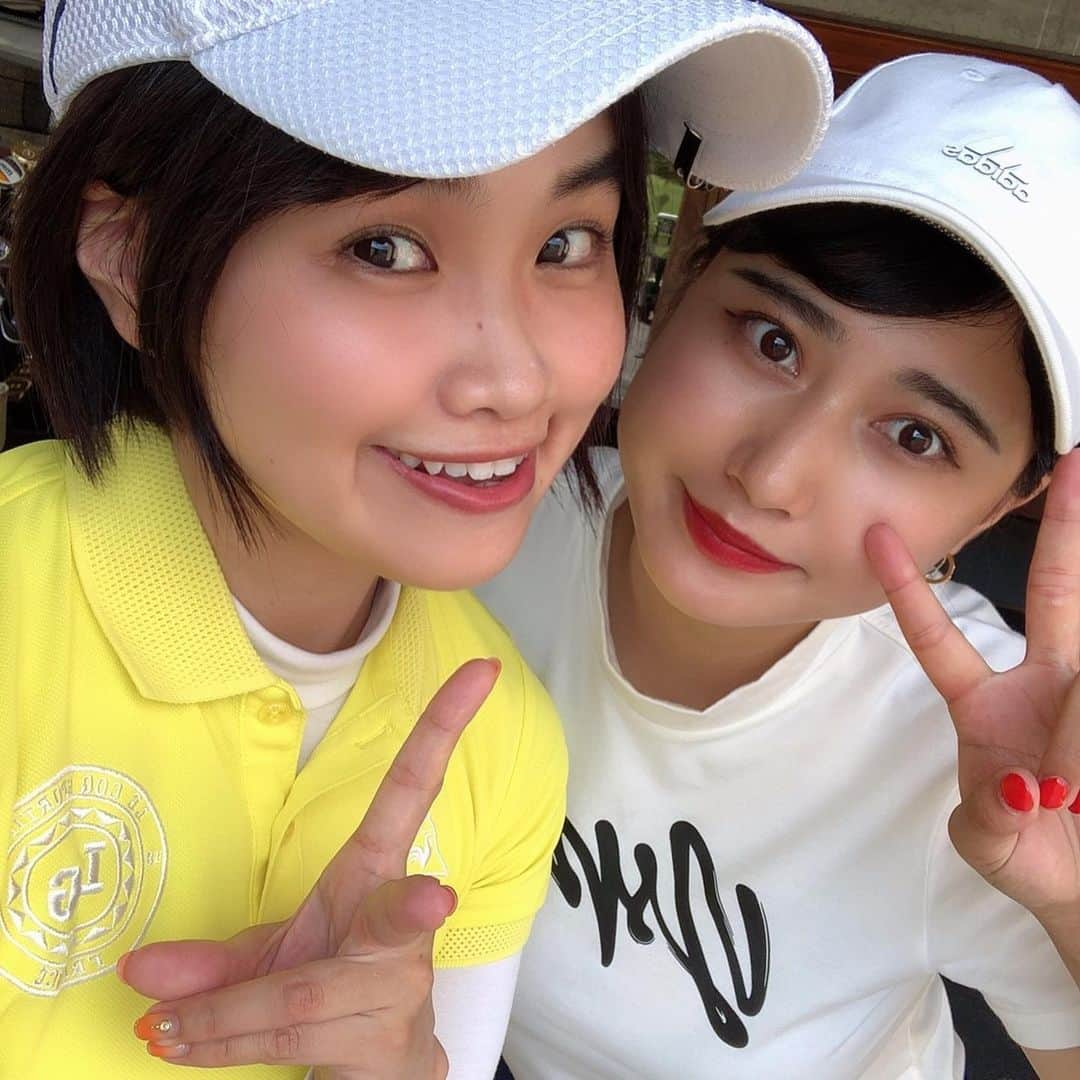 真麻さんのインスタグラム写真 - (真麻Instagram)「先日のゴルフの時⛳️✨確かにコロナで普段よりは行けてないけど、、彼と2人で行くことが多い最近です😌 ✩.*˚ ゴルフ仲間のセイナちゃん @seina086 と❤私より全然後に始めたのに、めちゃくちゃ飛ぶし上手い👏🏻才能あるねぇ(*´ω｀*)期待のゴルフ女子ちゃん🎀 ✩.*˚ ご近所だったのがビックリで、嬉しい😃これからもゴルフ行こうねぇ✌️ ✩.*˚ さ、今日も新しい習い事行くよー🎶 ✩.*˚ ✩.*˚ ✩.*˚ #ゴルフ女子と繋がりたい  #ゴルフ女子 #ゴルフ好き #golfgirl #ゴルフ練習中  #パーリーゲイツ女子  #パーリーゲイツ  #ゴルフ仲間募集中」8月4日 8時50分 - masaaoyama3