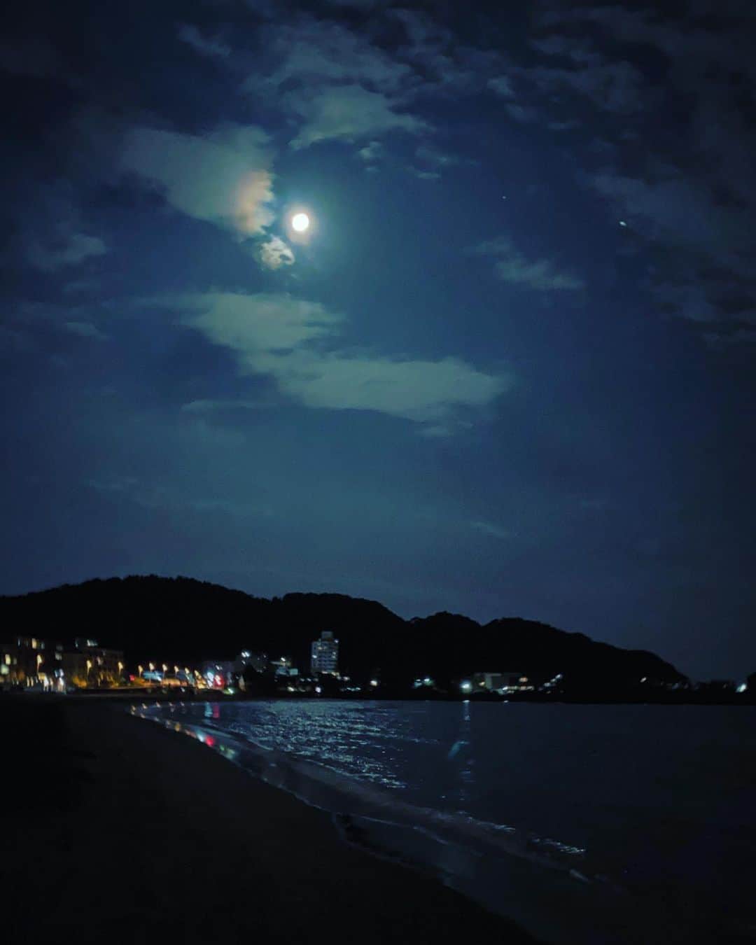 クボタマサヒコのインスタグラム：「#sea #moon」