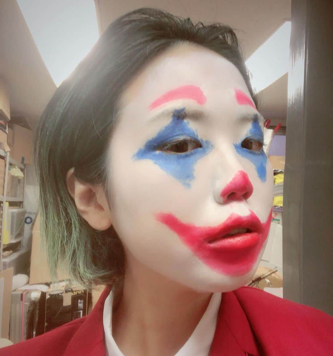 森本レオ子さんのインスタグラム写真 - (森本レオ子Instagram)「JOKER  #CRバットマン #打ったことある人いるかな #東のジョーカー #西のジョーカー #馬場のジョーカー #奇跡的にネトフリ配信の時期と被った #やりたいからやっただけ #子ども用150はチャック閉まらない #熟女の下半身舐めんな #コスプレ道場 #森本レオ子」8月4日 9時02分 - leocodon