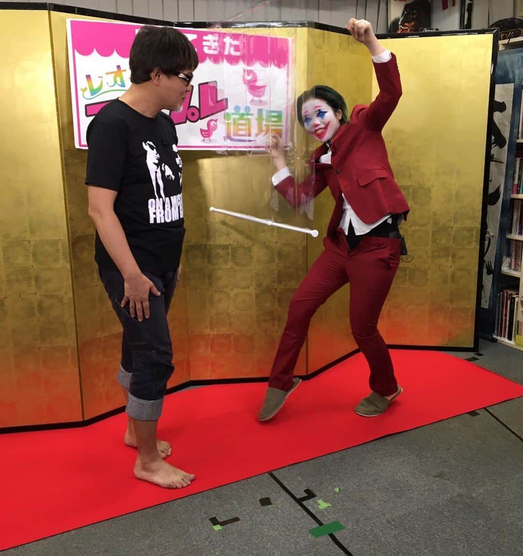 森本レオ子さんのインスタグラム写真 - (森本レオ子Instagram)「JOKER  #CRバットマン #打ったことある人いるかな #東のジョーカー #西のジョーカー #馬場のジョーカー #奇跡的にネトフリ配信の時期と被った #やりたいからやっただけ #子ども用150はチャック閉まらない #熟女の下半身舐めんな #コスプレ道場 #森本レオ子」8月4日 9時02分 - leocodon