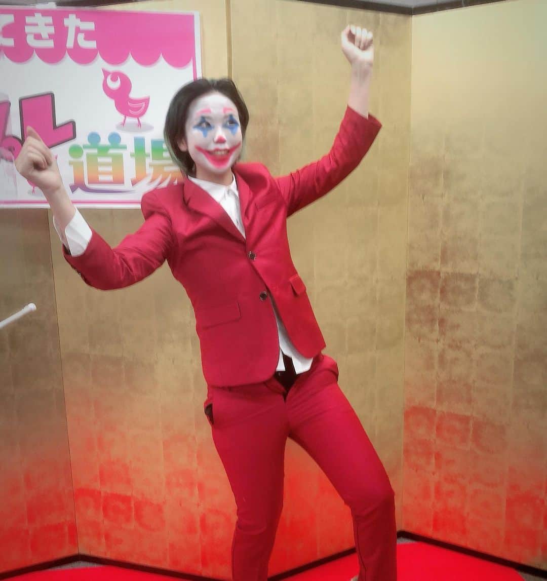 森本レオ子さんのインスタグラム写真 - (森本レオ子Instagram)「JOKER  #CRバットマン #打ったことある人いるかな #東のジョーカー #西のジョーカー #馬場のジョーカー #奇跡的にネトフリ配信の時期と被った #やりたいからやっただけ #子ども用150はチャック閉まらない #熟女の下半身舐めんな #コスプレ道場 #森本レオ子」8月4日 9時02分 - leocodon
