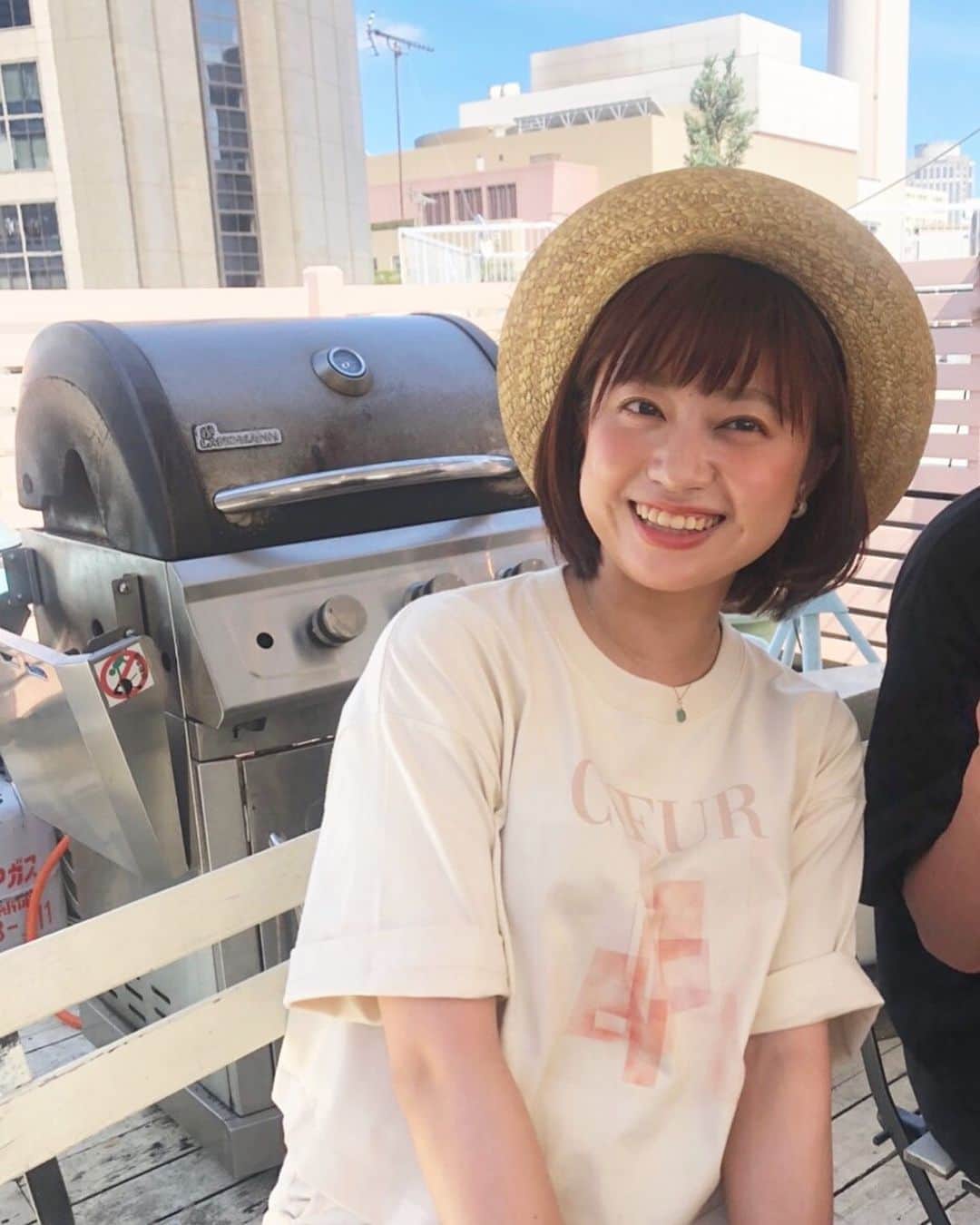 渡辺梨夏子のインスタグラム：「麦わら帽子の季節がきたきたっ👒👒☀️ （借り物だけど落ち着く✌︎ 笑）  #weekend#off#summertime  #summerfashion #bbq  梅雨明けうれしすぎる✊なんだかんだあっという間に過ぎちゃうんだろうなって今年の夏を、ちょっとでもポジティブに過ごす方法を考えています〜」