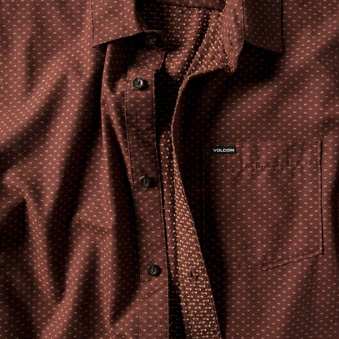 ボルコムのインスタグラム：「The Milton woven shirt is 👌  for staying classy! ✨  #taptoshop」