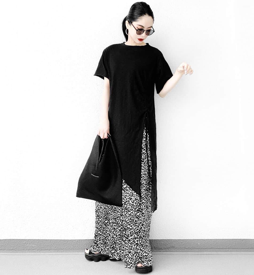 lve_xxxxのインスタグラム：「.﻿ .﻿ ゆるい服しか着れない。﻿ それでも🥵暑﻿ ﻿ ｲﾝｽﾀ投稿に関して﻿ お優しいお言葉📨有難う御座います😭﻿ ﻿ ﾏｲﾍﾟｰｽで投稿させて頂きます🙇🏻‍♀️﻿ (暑さでなんもやる気出ない 爆)﻿ ﻿ ﻿ ﻿ その他ｺｰﾃﾞｱｲﾃﾑ詳細は﻿ WEARをご覧くださいませ。﻿ ﻿ WEAR ： lvexxxx ﻿ 💻 https://wear.jp/sp/lvexxxx/﻿ ﻿ －－－－－－－－－－－－－－－－－－﻿ ﻿ 📢ｺﾒﾝﾄ頂ける際は、﻿ 最新投稿にお願い致します。﻿ ﻿ 過去投稿に頂いた際、気がつかない事もあり﻿ お返事致しかねる場合が御座います🙇‍♀ ️﻿ ﻿ ﻿」