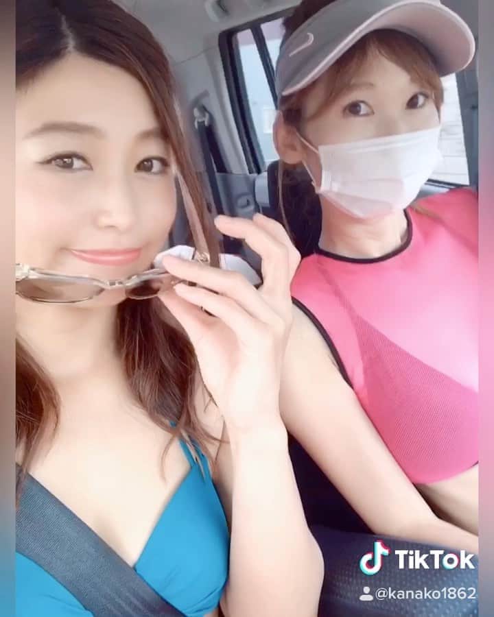 のインスタグラム：「おはようございます☀️  急いで移動しなくちゃいけなくて 海辺を車で移動した 水着運転👙✨🚕  今月どこかで、sakiちゃんと 浴衣着れたらいいなぁー🙊💕  #おしり濡れてる #水着姿  #水着運転 #海水浴 #sakikana #咲叶交流会」