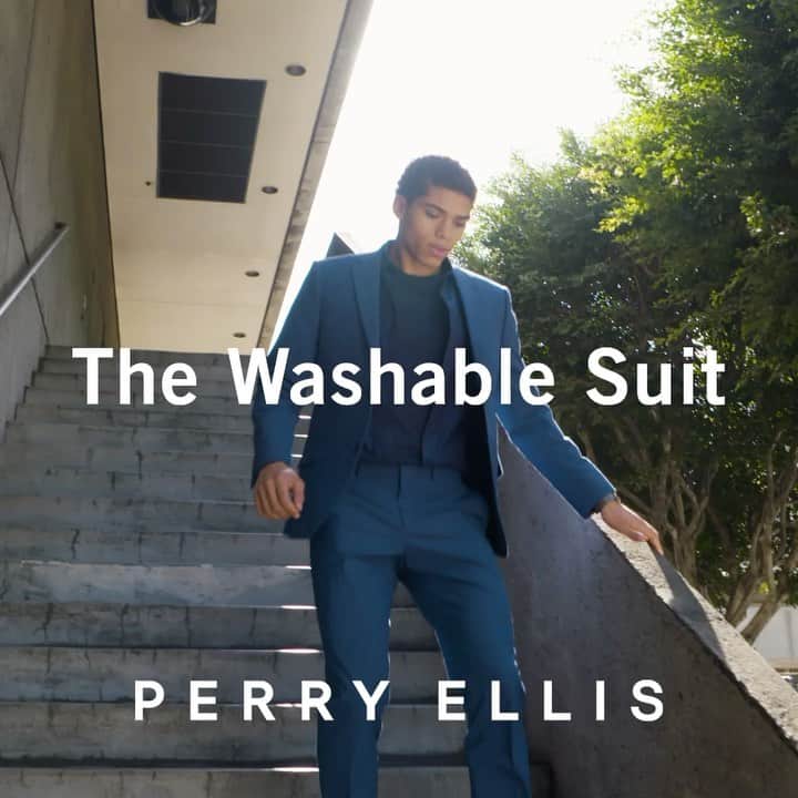 ペリーエリスのインスタグラム：「Back to work? The Machine Washable Total Stretch Suit moves with you for greater comfort. #LifeReadySince1976」