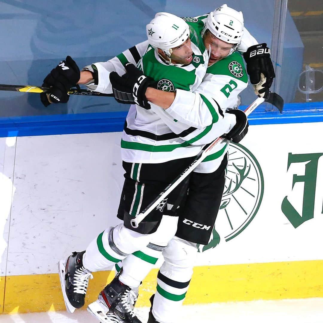 ダラス・スターズさんのインスタグラム写真 - (ダラス・スターズInstagram)「#hockeyhugs are back 🚨   #GoStars」8月4日 9時35分 - dallasstars