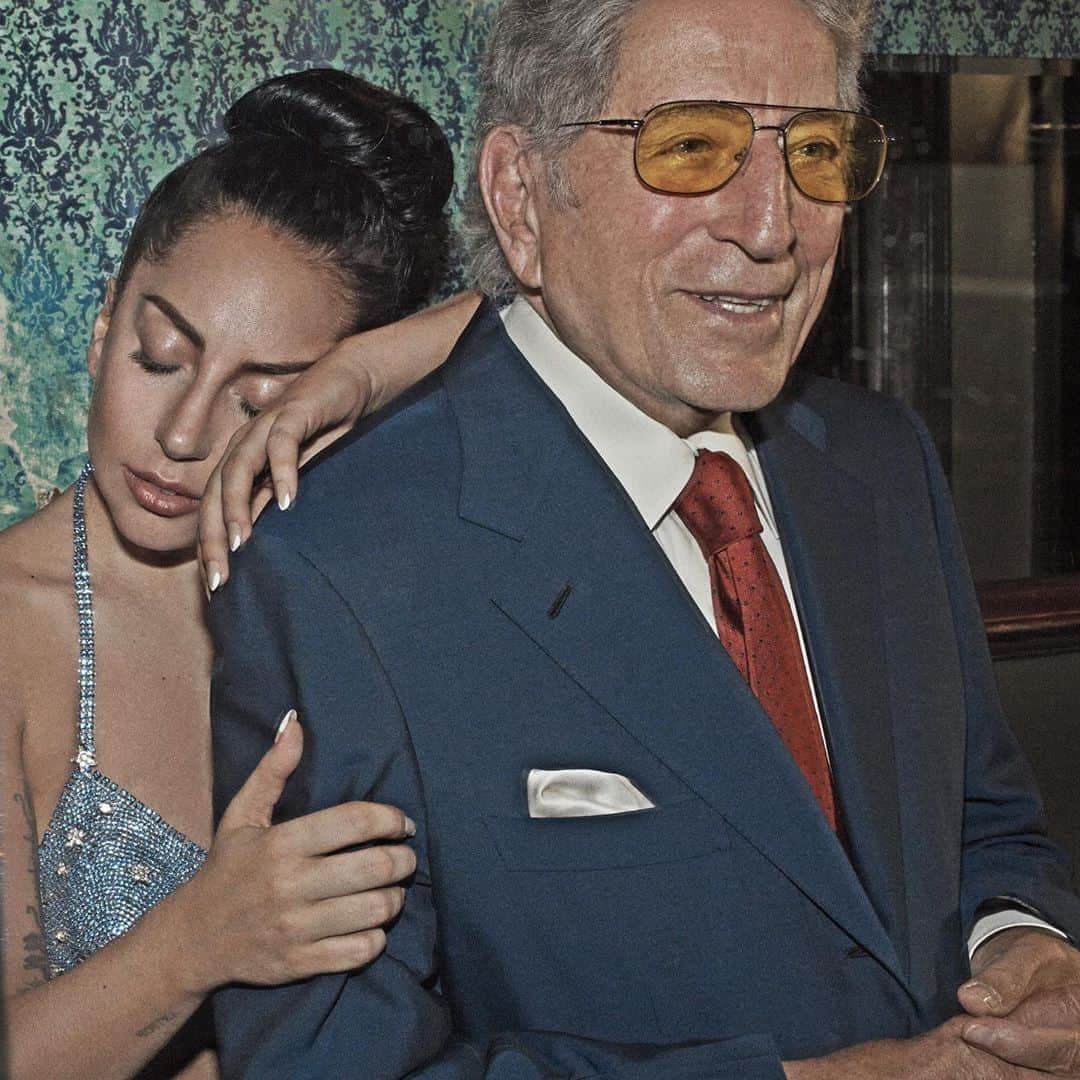 レディー・ガガさんのインスタグラム写真 - (レディー・ガガInstagram)「Happy 94th Birthday @itstonybennett! You hold such a special place in my heart. Whenever I think of you I always Smile, just like Charlie Chaplin wrote. You're beautiful inside and out and the whole world loves you. I celebrate you today from home. But I wish we were Cheek to Cheek 😘」8月4日 9時30分 - ladygaga