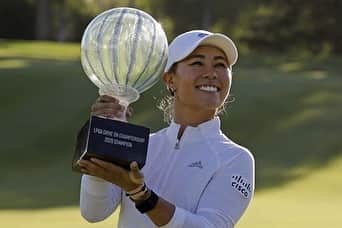 リセット・サラスのインスタグラム：「That's my BFF! So incredibly proud of your hard work and determination to get the W our first week back. You deserved a proper celebratory champagne victory shower so that quick trip to Kroger was worth it. Congratulations partner @daniellekang ❤️」