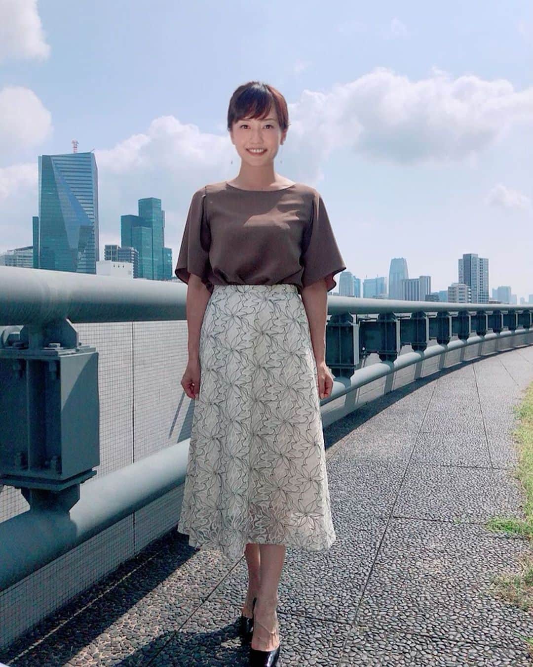 島本真衣さんのインスタグラム写真 - (島本真衣Instagram)「今日はこの時間から太陽の光が眩しいです☀️ 熱中症に気を付けて素敵な一日をお過ごしください🤍  #今朝の衣装 #スカート @yeccavecca #レースがキレイでした #アクセサリー @bloom_official_jp」8月4日 9時37分 - mai_shimamoto_ex