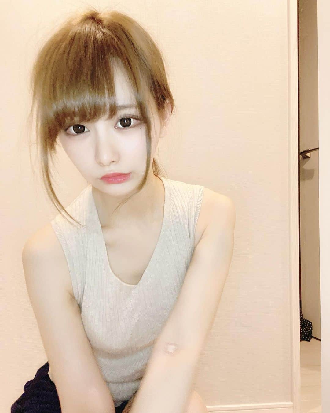 のインスタグラム：「今日の部屋着もも𖠿 .゜ .⚠️DMで聞いてもらったけど、腕の注射テープは血液検査の後です。。。(´･_･`)笑」
