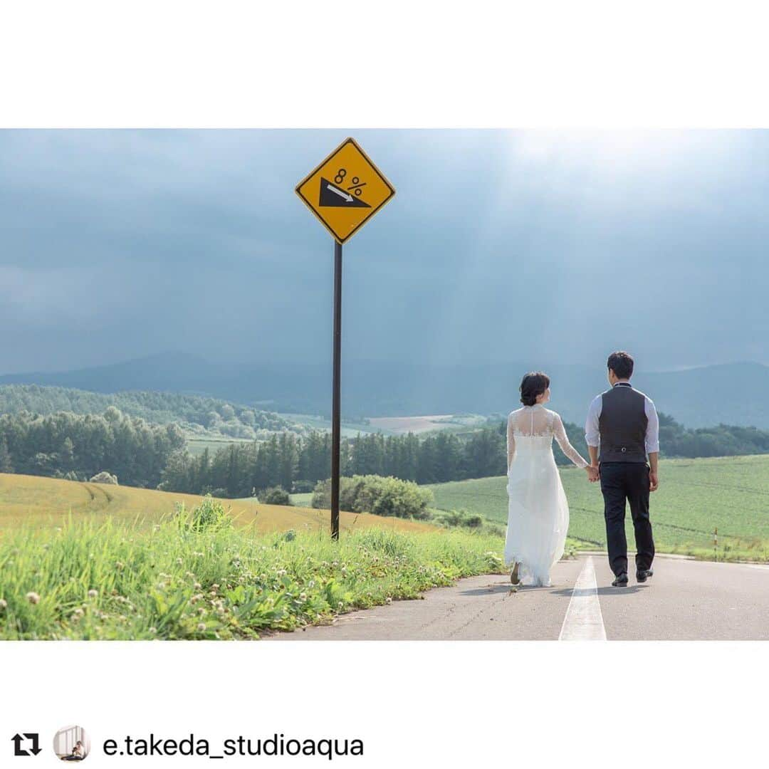 STUDIO SOLAさんのインスタグラム写真 - (STUDIO SOLAInstagram)「#Repost @e.takeda_studioaqua with @make_repost ・・・ ＊  北海道　美瑛 パッチワークの丘  . 空気がとても澄んでいて　素敵な場所でした . . . . . \\ 北海道ロケーションは魅力がたくさんです！ //  撮影ご検討中の方は ぜひ一度お気軽にお問い合わせください＾＾🌟  ＊ photographer @e.takeda_studioaqua  hair&make @minae_hairmake_tvb  . .  @decollte_weddingphoto @d_weddingphoto_jp @studiosola_hokkaido  #スタジオソラ #スタジオソラ北海道﻿ #撮る結婚式 #ウェディング #ウェディングフォト #フォトウェディング #フォトスタジオ #前撮り #後撮り #北海道 #富良野 #美瑛 #北海道前撮り #ラベンダー  #ラベンダー畑 #パッチワークの丘 #prewedding #preweddingphoto #hokkaido #furano」8月4日 9時51分 - studiosola_hokkaido