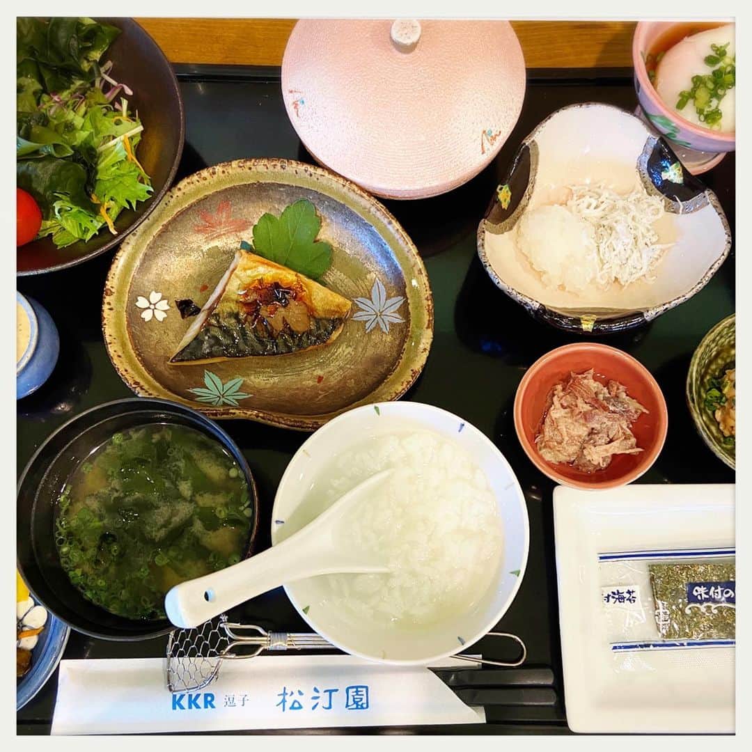kumikoさんのインスタグラム写真 - (kumikoInstagram)「旅に出たつもりで近所のお宿で朝ごはん。 美味しかった！ごちそうさま😋」8月4日 9時59分 - makudeco