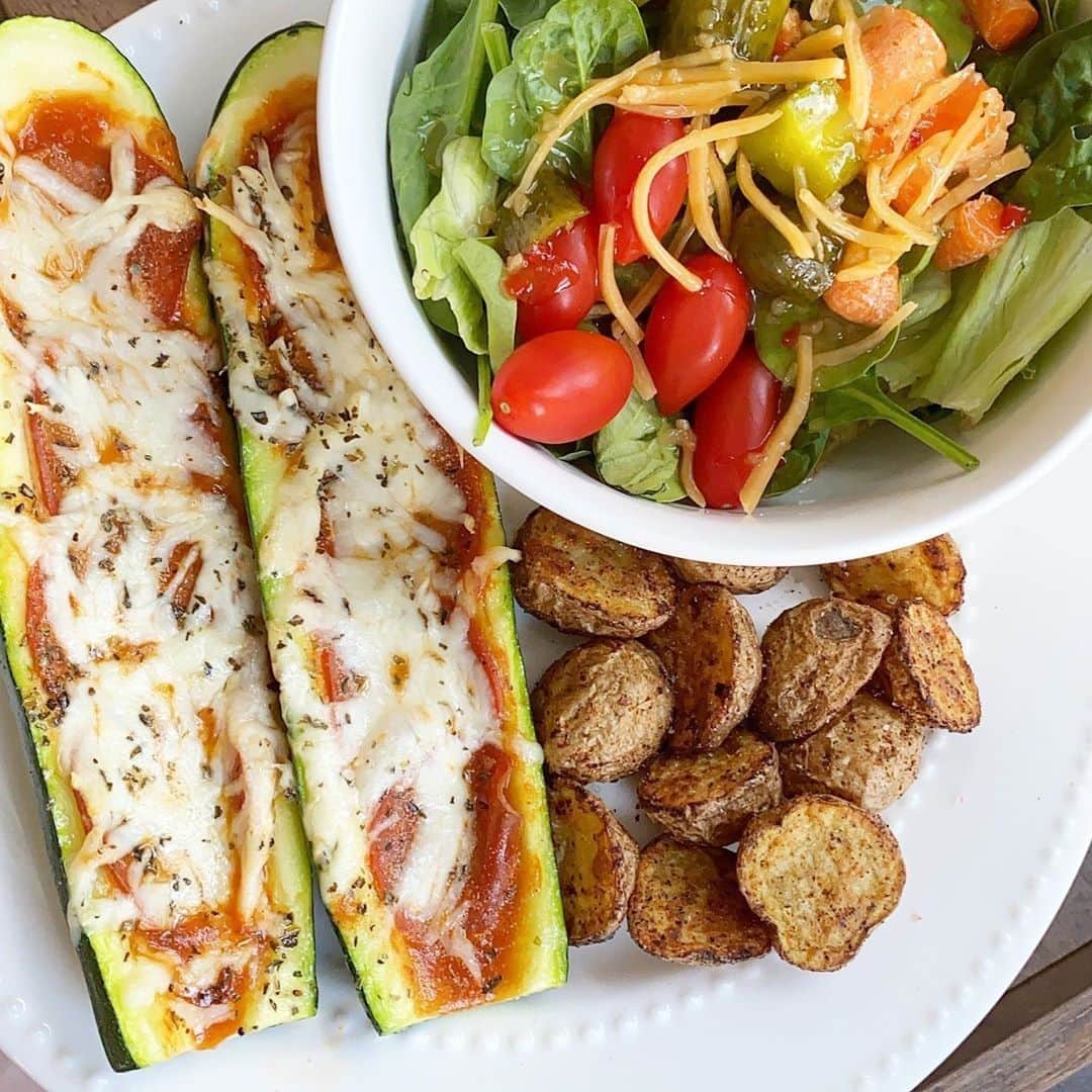 Flavorgod Seasoningsさんのインスタグラム写真 - (Flavorgod SeasoningsInstagram)「Pizza Stuffed Zucchini Boats 😍🍕🤤 ya need them in yo life!⁠ -⁠ Customer:👉 @amber_clemens⁠ Seasoned with:👉 #Flavorgod Pizza Seasoning⁠ -⁠ KETO friendly flavors available here ⬇️⁠ Click link in the bio -> @flavorgod⁠ www.flavorgod.com⁠ -⁠ Pizza Zucchini Boat goodness:⁠ • 1 zucchini⁠ • your choice of pizza sauce⁠ • Turkey pepperoni⁠ • @kraft_brand FF Mozzarella⁠ .⁠ Cut zucchini length wise, scoop out the insides, spoon in your sauce, add your toppings, and bake at 400 for about 15 minutes, flipping on the broiler for the last few minutes to really help the cheese melt!⁠ .⁠ Air fried potatoes:⁠ • 1 serving of baby potatoes ( I got mine from @aldiusa )⁠ • your choice of seasonings⁠ .⁠ You can leave the potatoes whole but I cut mine in half, a good tip for tricking your mind into thinking you have more food than you do 😉, and spritzed them with oil. Add your seasonings, I used @flavorgod Pizza seasoning and Ranch seasoning because pizza & ranch is a match made in heaven, and air fried at 400 until they reached my preferred level of crispy!⁠ -⁠ Flavor God Seasonings are:⁠ 💥ZERO CALORIES PER SERVING⁠ 🔥0 SUGAR PER SERVING ⁠ 💥GLUTEN FREE⁠ 🔥KETO FRIENDLY⁠ 💥PALEO FRIENDLY⁠ -⁠ #food #foodie #flavorgod #seasonings #glutenfree #mealprep #seasonings #breakfast #lunch #dinner #yummy #delicious #foodporn」8月4日 10時01分 - flavorgod