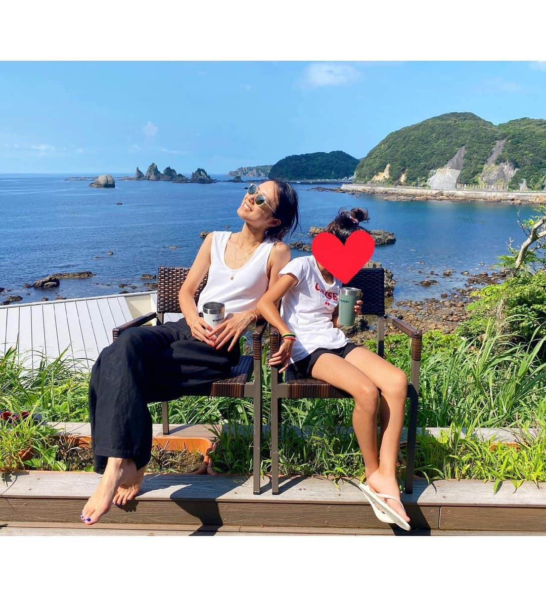 牧野紗弥さんのインスタグラム写真 - (牧野紗弥Instagram)「思い立って海に来ました🏖 今年は車で行けるビーチと離れのコテージに決定😊 1棟貸しのプール付きにしました。 ２日分の3食全ての買い出しも都内で済ませて、出発🚘 限られた中ではあったけど、子供達が楽しそうで良かった✨ #summer#family#旅行#夏#pool#海#fashion#アクティブママ」8月4日 10時05分 - makinosaya