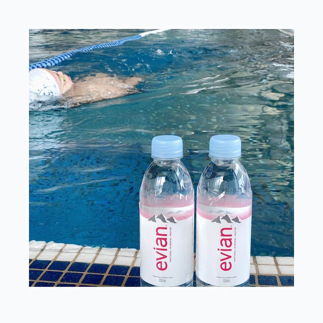 金子エミさんのインスタグラム写真 - (金子エミInstagram)「念願のエビアンのお水で出来ているプールで泳いでいます🏊🏻‍♂️🏊🏻‍♀️  なめらかなお水でお肌に優しいのがとても嬉しいプールです。 #エビアン #Évian」8月4日 10時05分 - emikaneko1114
