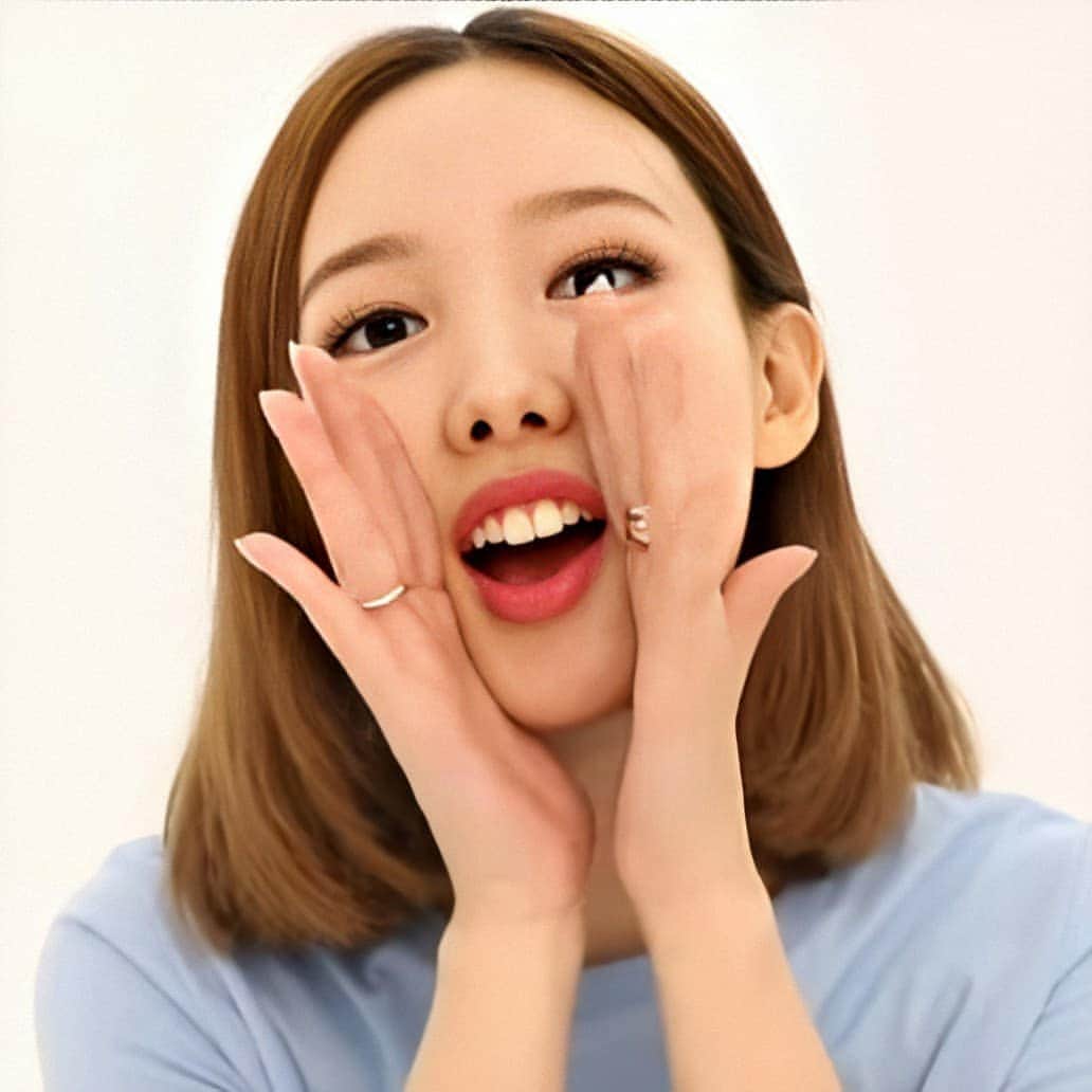 ナヨンさんのインスタグラム写真 - (ナヨンInstagram)「♪ 🌼💙 © TWICE ↬#Nayeon #TWICE #나연 #트와이스 ♡」8月4日 11時01分 - twnayeon