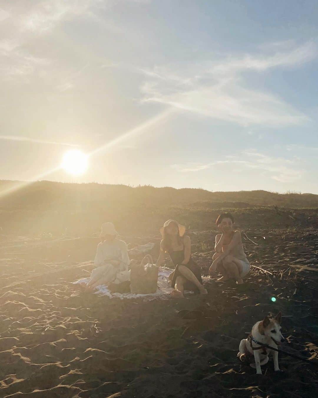 栗山遥さんのインスタグラム写真 - (栗山遥Instagram)「1日の中で1番好きなサンセットの時間、、、心が癒される💕日常生活の合間合間に、 海や自然があること、幸せだな。」8月4日 22時05分 - harukakuriyama