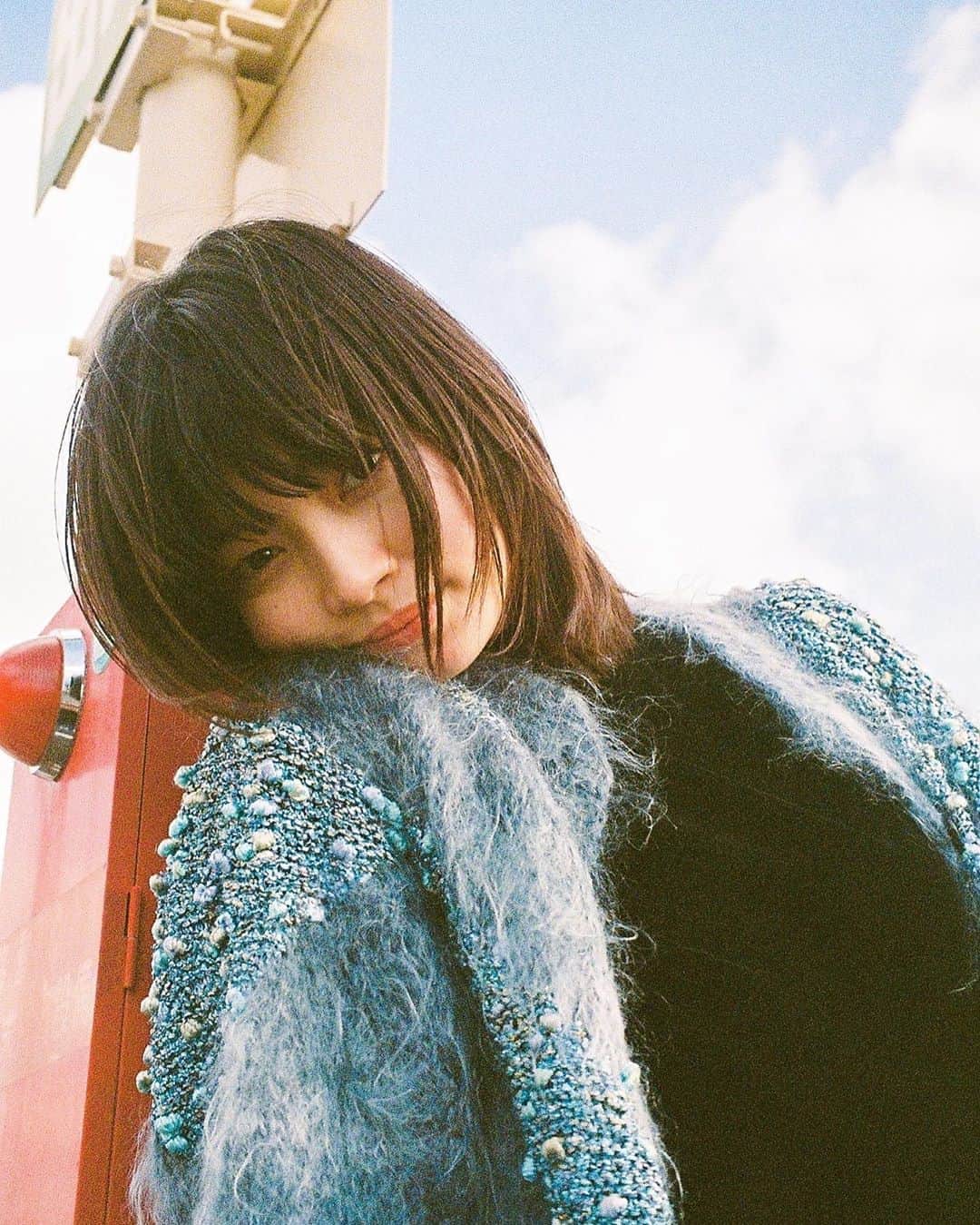 haru wagnusのインスタグラム：「feel the breeze and gentle eyes  ㅤㅤㅤㅤㅤㅤㅤㅤㅤㅤㅤㅤㅤ ㅤㅤㅤㅤㅤㅤㅤㅤㅤㅤㅤㅤㅤ この日の屋上は優しい微風が吹いて、 僕たちの好きな優しい写真が撮れた。 ㅤㅤㅤㅤㅤㅤㅤㅤㅤㅤㅤㅤㅤ ㅤㅤㅤㅤㅤㅤㅤㅤㅤㅤㅤㅤㅤ #autoboys2  #lomography400」