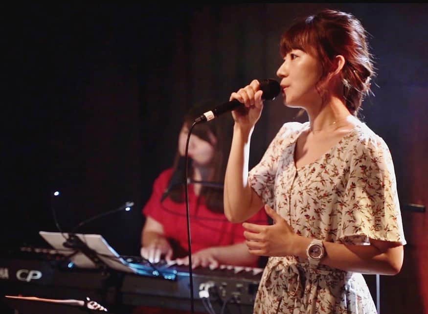 はたゆりこさんのインスタグラム写真 - (はたゆりこInstagram)「「ひだまりライブON AIR」無観客配信ライブ ━━━━━━━━━━━━━━━━━ 昨日は代官山NOMADからの無観客配信#ひだまりライブ でした。 ご視聴くださった皆さん、どうもありがとうございました！ 沢山のコメントで盛り上げて頂き嬉しかったです😊 共演の皆さんの素敵な歌声と人柄に触れ、とても元気をもらいました✨ 8月17日まではアーカイブにてご視聴いただけます🎶  .*.*.*. #代官山NOMAD のツイキャスページよりご購入ください。 https://twitcasting.tv/dy_nomad/shopcart/15459 .*.*.*. #佐藤めぐみ #はたゆりこ #yosu #UPLIFT」8月4日 20時44分 - hatayuriko