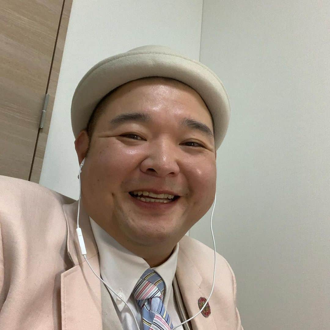内山信二さんのインスタグラム写真 - (内山信二Instagram)「バラダン🌹よろしく‼️  #バラいろダンディ  #このあと #内山信二」8月4日 20時57分 - meetbowl2929