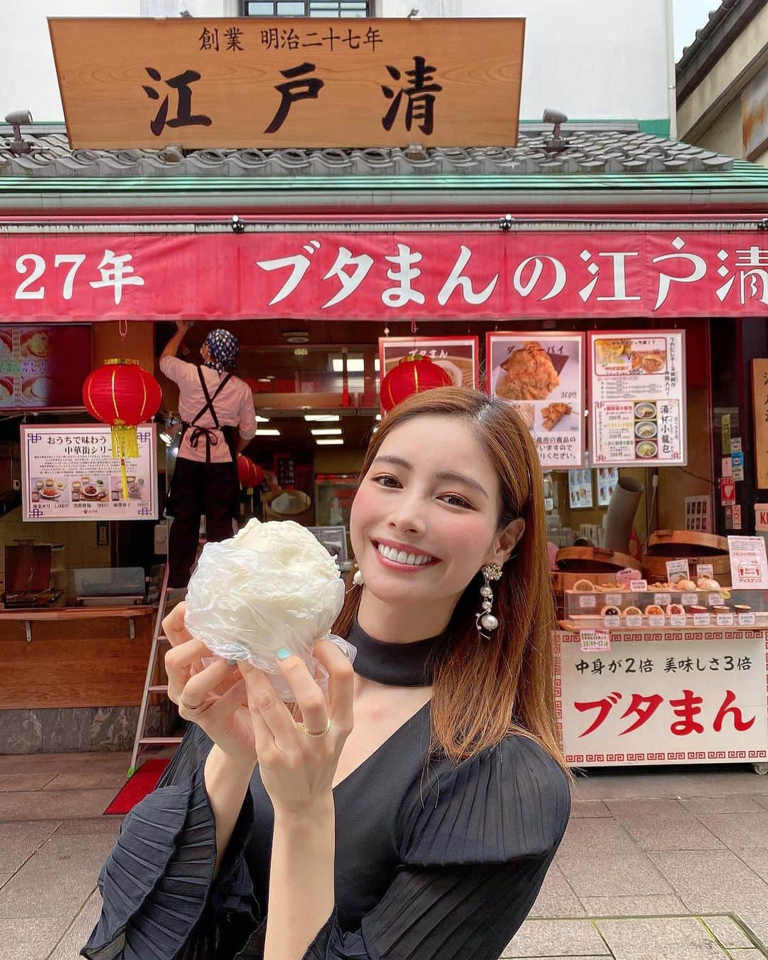 得あゆさんのインスタグラム写真 - (得あゆInstagram)「中華街といえば！豚まん🐷🥟❤️ おっきくてふわふわで美味しかった🥺 顔くらいあるよ？？？？ 幸せ幸せ幸せ〜🥺❤️❤️❤️ ・ ・ ・ ・ ・ ・ ・ ・ ・ ・ #myroute#pr#マイルート#ヨコハマをスマートに楽しもう#pr#横浜#横浜観光#観光#女子旅#豚まん#肉まん#テイクアウト#ランチ#お昼ごはん#カフェ巡り#グルメ#食べ歩き#女子会#インスタ映え#カメラ女子#撮影#お洒落さんと繋がりたい#散歩#横浜中華街#デート#中華#lunch#yokohama#japanesefood#japanesegirl#chinatown」8月4日 20時49分 - tokuayu819