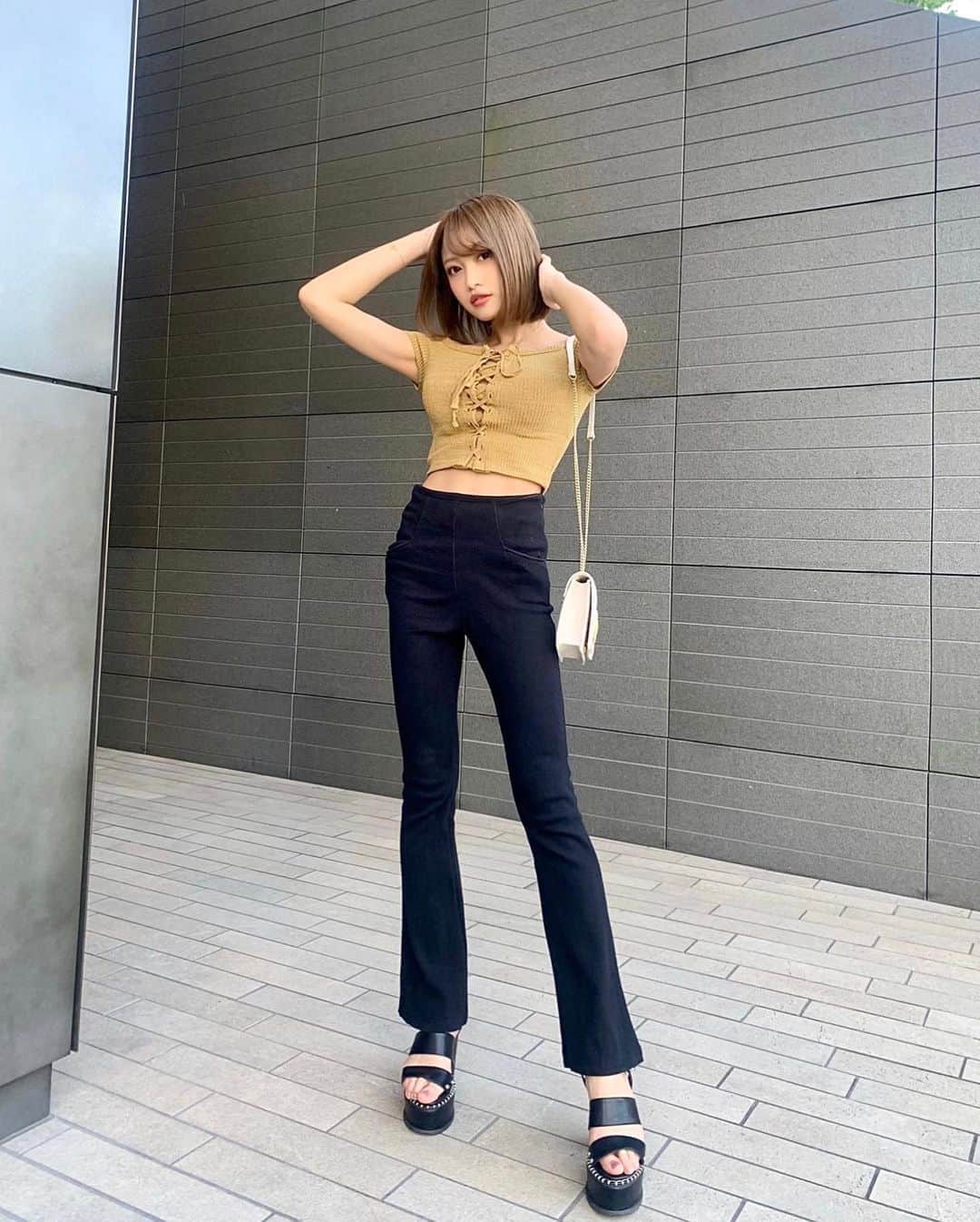 のインスタグラム：「EMODAのフレアパンツかわいくて美脚効果抜群❤︎ ・ ・ ・ #emoda #gyda #envym #フレアパンツ #美脚効果 #ファッション #コーデ#ファッションコーデ #snap#fashion#code  #ootd #outfit #instafashion#instagood#instalike#like4likes#followｍe」