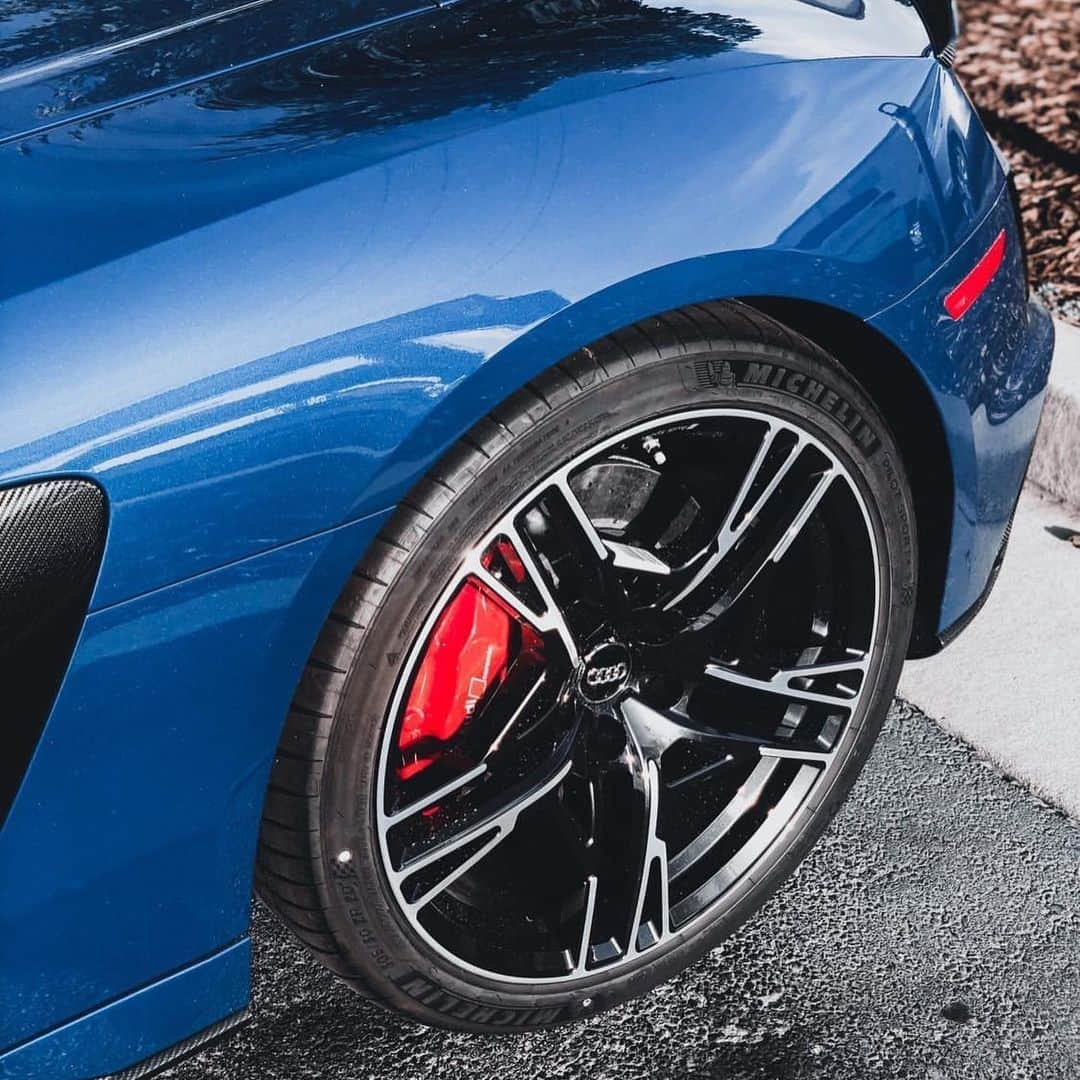 CarsWithoutLimitsさんのインスタグラム写真 - (CarsWithoutLimitsInstagram)「The Audi R8 Spyder 🌊  Photo @ro.siddiqi   #carswithoutlimits #audi #r8」8月4日 20時55分 - carswithoutlimits