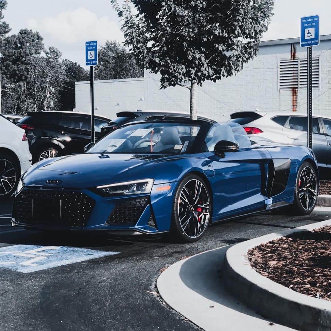 CarsWithoutLimitsさんのインスタグラム写真 - (CarsWithoutLimitsInstagram)「The Audi R8 Spyder 🌊  Photo @ro.siddiqi   #carswithoutlimits #audi #r8」8月4日 20時55分 - carswithoutlimits