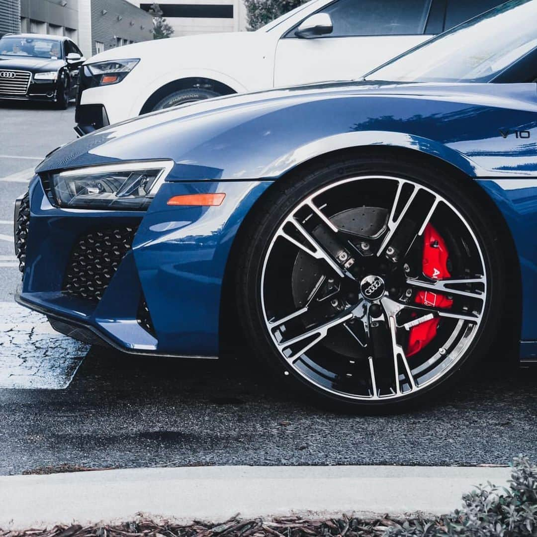 CarsWithoutLimitsさんのインスタグラム写真 - (CarsWithoutLimitsInstagram)「The Audi R8 Spyder 🌊  Photo @ro.siddiqi   #carswithoutlimits #audi #r8」8月4日 20時55分 - carswithoutlimits