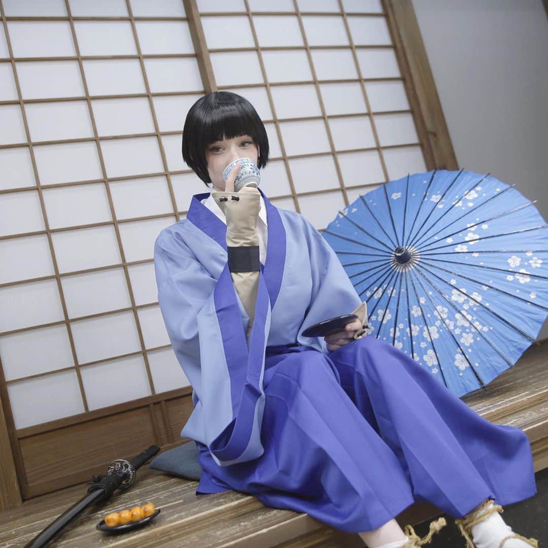 姫沢のインスタグラム：「I haven‘t posted in months, here‘s an older cosplay photoshoot!   #rurounikenshin #sojiroseta #cosplayer #himezawa #姫沢　#レイヤー　#検診」