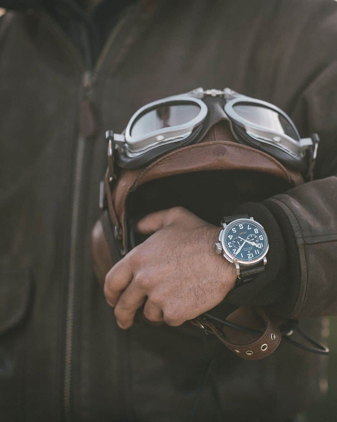 ゼニスのインスタグラム：「#Type20: Just like old times... The vintage aviation spirit is very much present in the Pilot Type 20 Rescue Chronograph.  #Zenith #ZenithWatches #Watches #Watch #Watchesofinstagram #Watchfam #WatchoftheDay #Luxury #WatchAddict #Watchcollector #Horology #DailyWatch #ElPrimero #Chronograph #VintageWatches #PilotType20 #PilotWatch #Pilot」