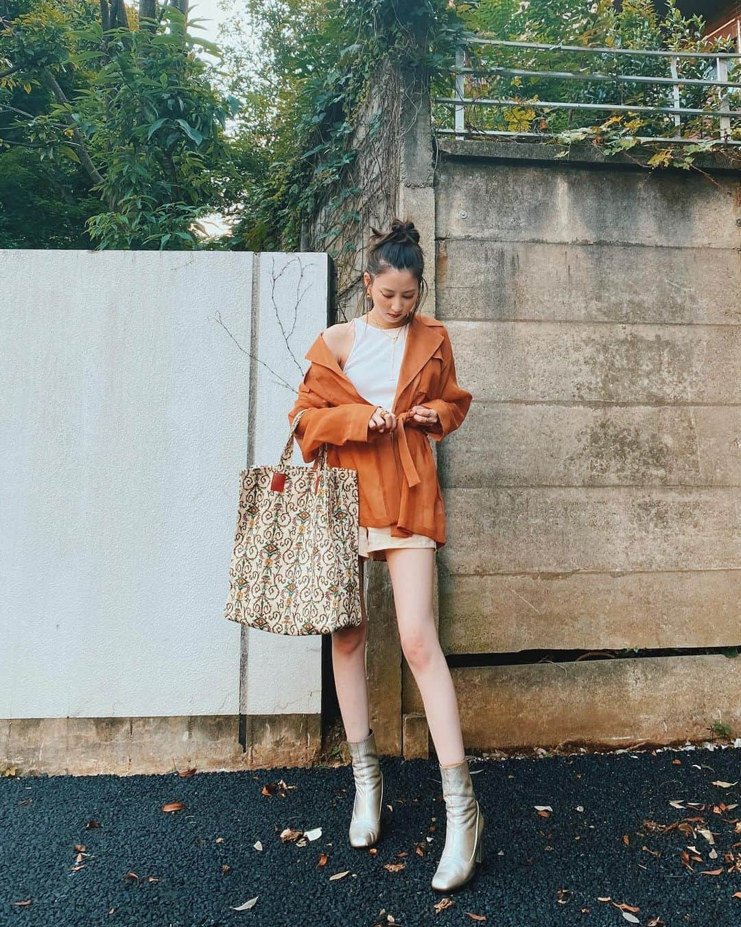 河北麻友子さんのインスタグラム写真 - (河北麻友子Instagram)「FASHION JACKET: Ameri  TANK TOP&SHORTS: Zara BOOTS: hulis for IRUKA BAG: Gucci #FASHION #OOTD #麻友コーデ」8月4日 21時00分 - mayukokawakitaofficial