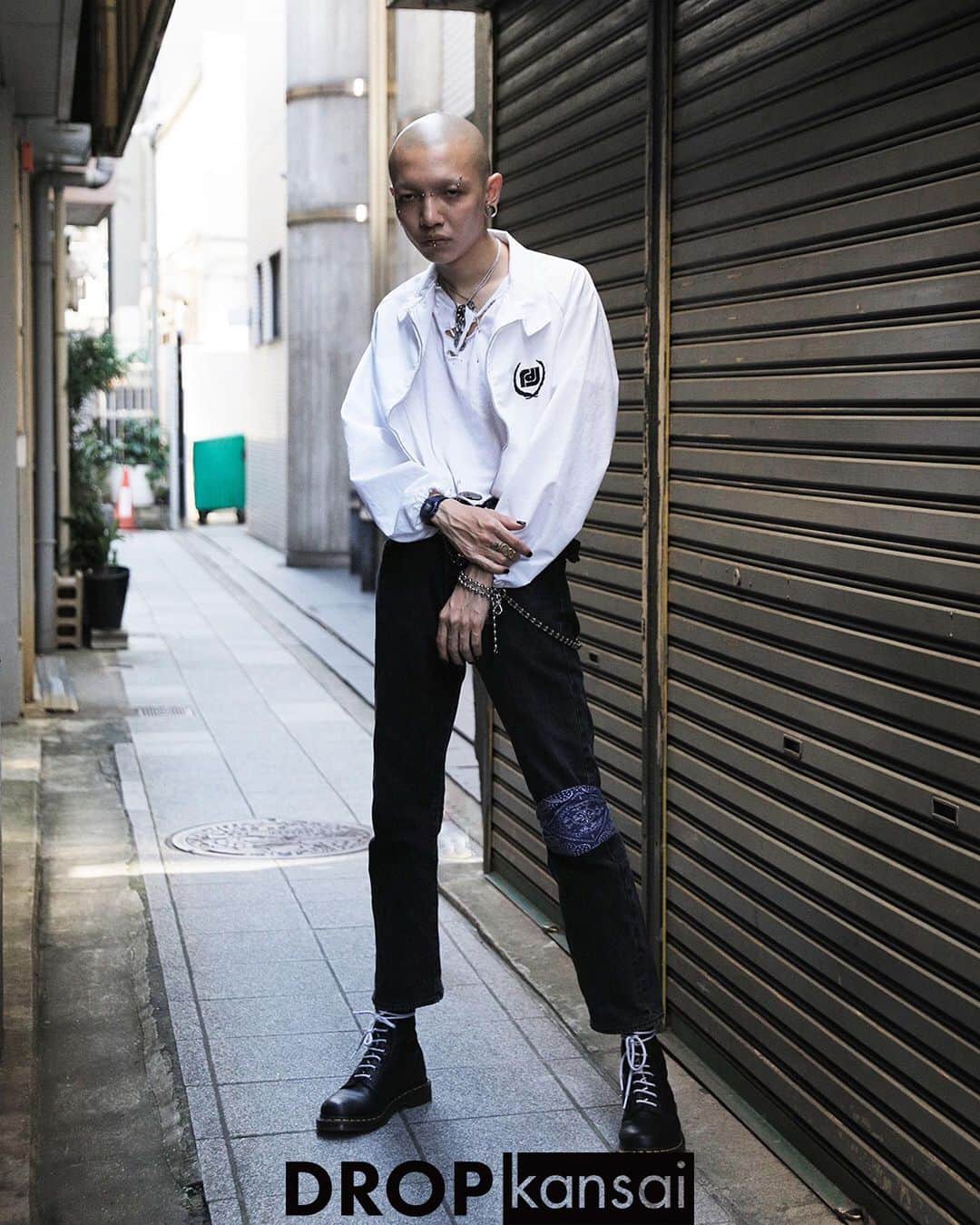 Droptokyoさんのインスタグラム写真 - (DroptokyoInstagram)「KANSAI STREET STYLES @drop_kansai  #streetstyle#droptokyo#kansai#osaka#japan#streetscene#streetfashion#streetwear#streetculture#fashion#関西#大阪#ストリートファッション#fashion#コーディネート#tokyofashion#japanfashion Photography: @fumiyahitomi」8月4日 21時00分 - drop_tokyo