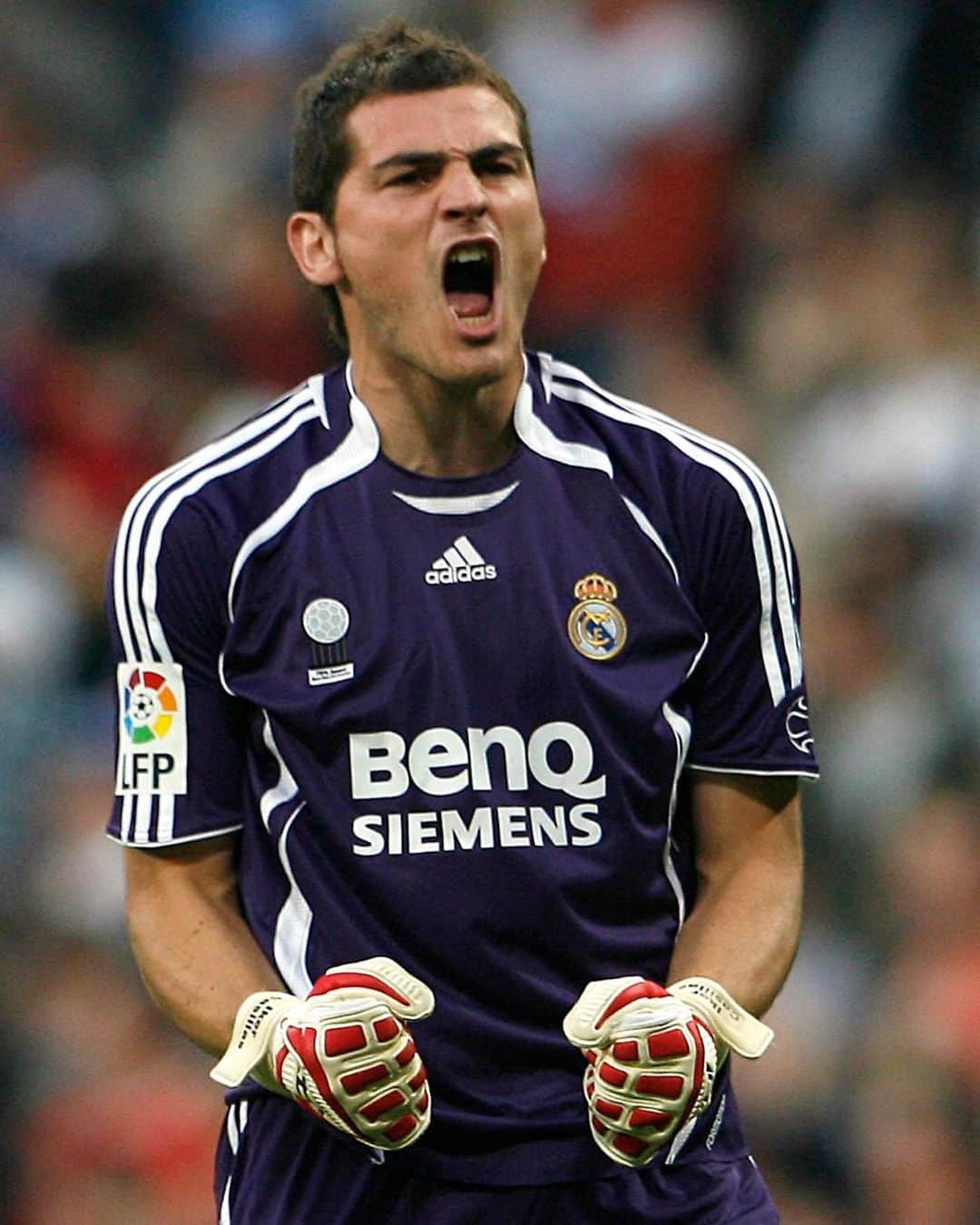LFPさんのインスタグラム写真 - (LFPInstagram)「💫 You’ve given us countless unforgettable moments in #LaLigaSantander.  @ikercasillas, you are #LaLigaHistory! • 💫 Has dejado momentos inolvidables en #LaLiga Santander.  ¡Eres parte de #LaLigaHistory, #Casillas! • #RealMadrid #Football #Goalkeeper #Legend #Grac1as」8月4日 21時01分 - laliga