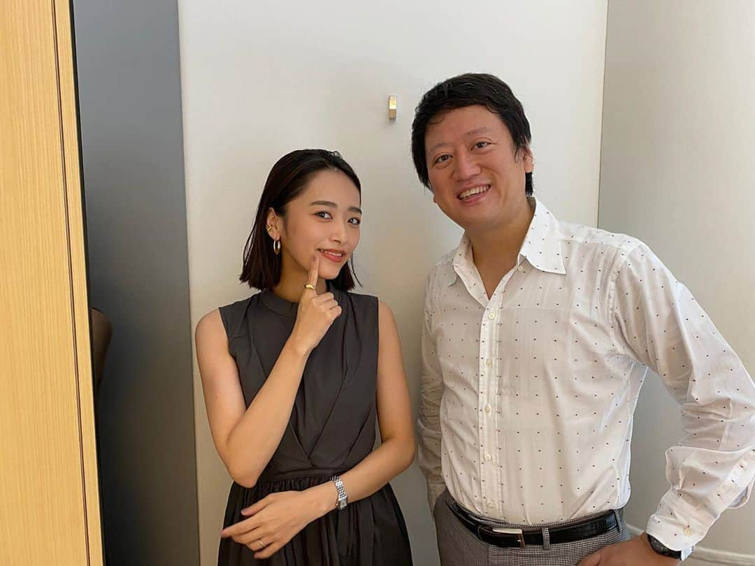 近藤千尋さんのインスタグラム写真 - (近藤千尋Instagram)「ずーーーーーーーーーーっと お世話になっている 歯医者さんの話🦷。笑 フェイスデンタルサロン神宮前の 柴山先生です✨👏  一年ちょっとで裏側矯正の 器具が取れました🎶 セラミックの上からの裏側歯科矯正は 取れてしまうリスクがあるのにも関わらず、、、 無事に終わりました😭🦷 噛み合わせもよくなりました❗️ そして自分の笑顔にも 自信が持てるようになりました😭 思い切って裏側矯正をして 本当によかったなぁと思いました😣  詳しくはまたブログにも書こうと思います🦷✨  これからはマウスピースをつけて 戻らないようにします❗️  裏側矯正しているとき、滑舌が悪いのが悩みでしたが 取ってみたら喋りやすすぎて、、、 ずっと寝るとき以外喋っています。笑  是非質問がある方はコメントしてください🙇🏻‍♀️✨ #裏側矯正」8月4日 21時01分 - chipichan.1215