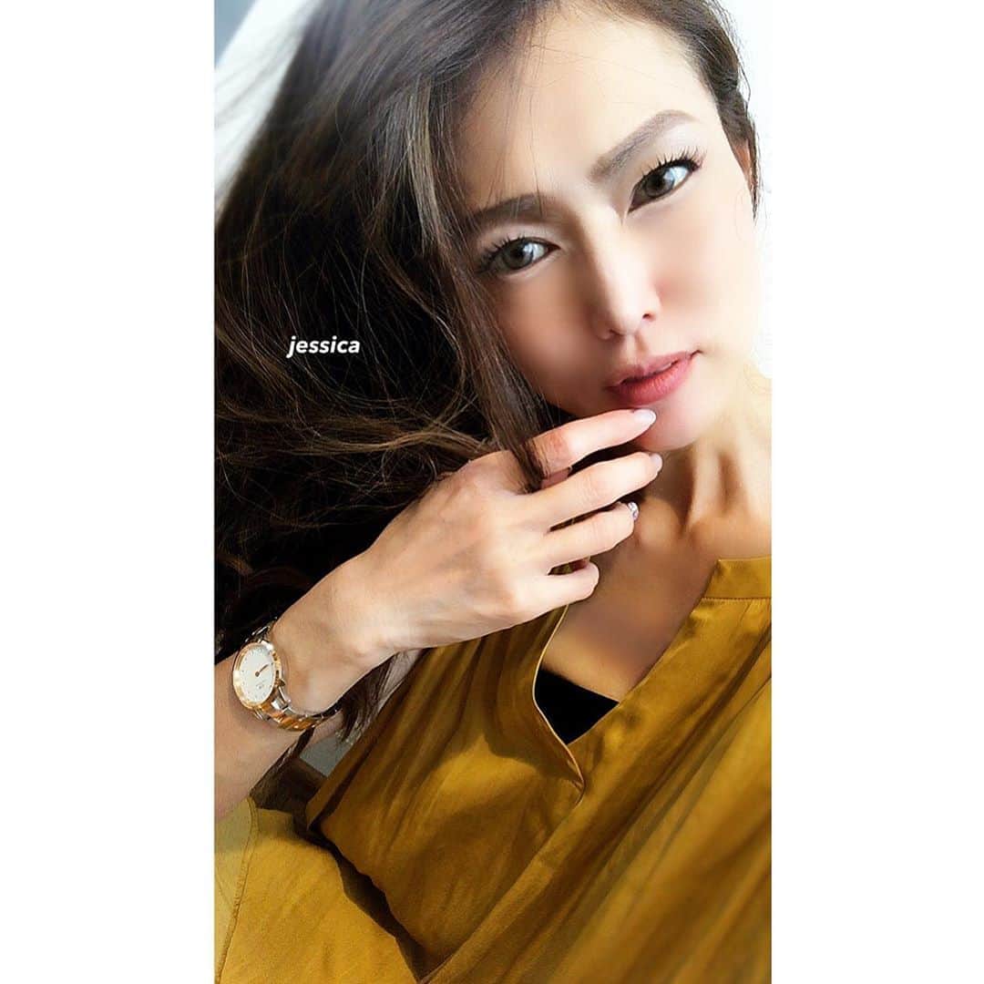 jessicaさんのインスタグラム写真 - (jessicaInstagram)「#働くmom @danielwelington 新作 #ダニエルウェリントン #dwlumine ＊ #ダニエルウェリントン新作　を トロミのあるトップスに合わせてみました。 #raybeams ＊ ラグジュアリーなミニマリズムで ユニークなコンビネーション。 カジュアルスタイルから ドレスアップスタイルまで あらゆるシーンで使用できる 万能なデザインです。 ＊ #時計#腕時計#お揃い#大人カジュアル ＊ Thanks always‼︎ jessica」8月4日 21時02分 - jessica.oct21