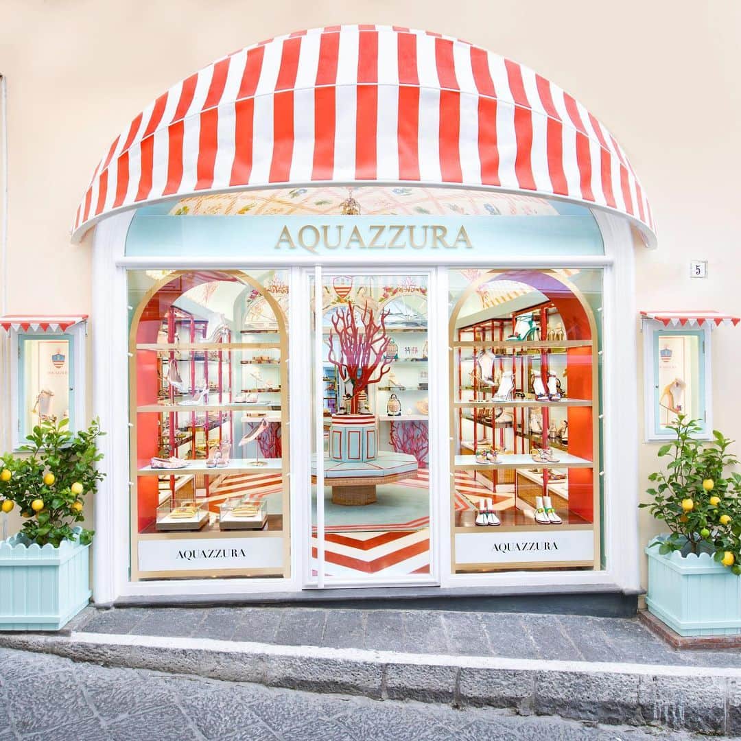 Aquazzuraさんのインスタグラム写真 - (AquazzuraInstagram)「If you’re in Capri, come to discover our special capsule Collection in our boutique in Via Vittorio Emanuele 5 and enjoy the colorful styles inspired by the enchanting Amalfi Coast and the island of Capri. #AQUAZZURA #AQUAZZURACapri」8月4日 21時13分 - aquazzura