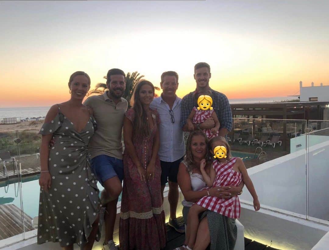 ルベン・ペレスのインスタグラム：「Mi vida en una foto . Os quiero mucho . @javierpdm @pauladelpinof @consuelodmp @iireenita . @paulaperezdm Tú ya no eres de la familia ! 😊❤️」