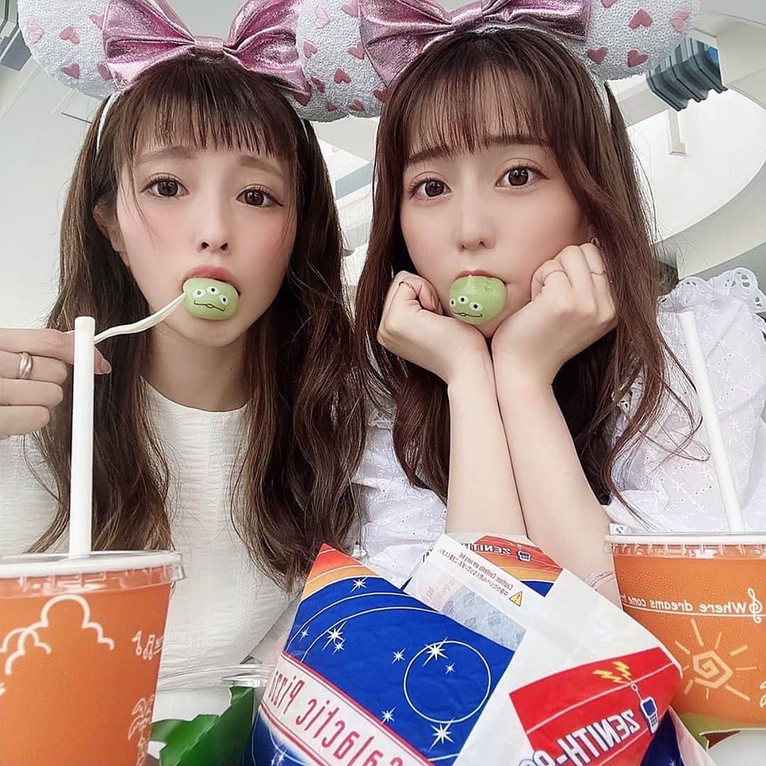堀尾実咲のインスタグラム：「みる子との思い出いっぱい 🤍🐭🐭🤍  楽しかった☺️ またいっしょにいこね💖  ※お食事中とお写真撮る時以外はマスクつけてます😌  #ディズニー #ディズニーランド #東京ディズニーランド #TDL #ディズニーリゾート #東京ディズニーリゾート #disney #disneyland #tokyodisneyland #disneyresort」