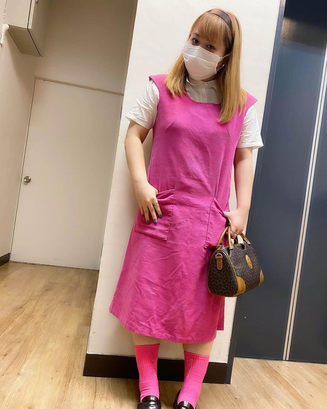 西田さおりさんのインスタグラム写真 - (西田さおりInstagram)「ピンクすぎて 色んな人に見られた日。 . . #ピンク #カチューシャなんかしちゃったりして #ピンクの電話さん」8月4日 21時27分 - saori19950108