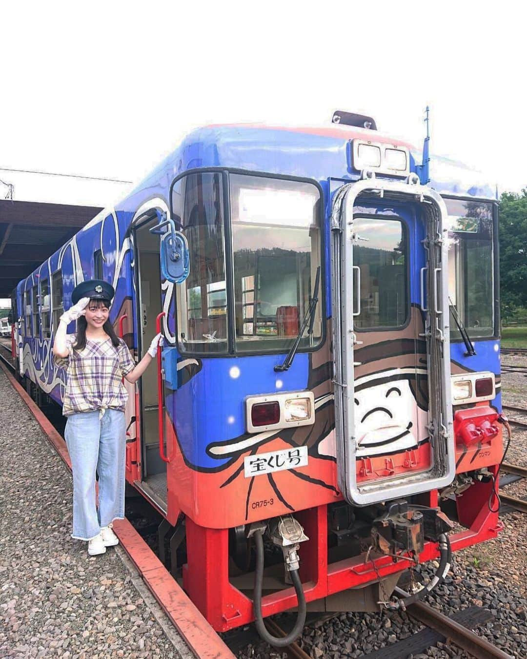 日下怜奈さんのインスタグラム写真 - (日下怜奈Instagram)「今日ドキッ！中継で鉄道運転体験をご紹介しました。﻿ ﻿ 全長16メートル・重さ28.5トンの﻿ りくべつ鉄道999号を運転しました！﻿ ﻿ ﻿ 小学生のお子様も﻿ 鉄道運転体験ができます！﻿ ﻿ 運転はきちんと手取り足取り﻿ 教えて頂けますのでご安心を😌﻿ ﻿ ﻿ #陸別町 #道の駅オーロラタウン93﻿ #鉄道 #りくべつ鉄道 #今日ドキッ #HBC」8月4日 21時34分 - reina_kusaka