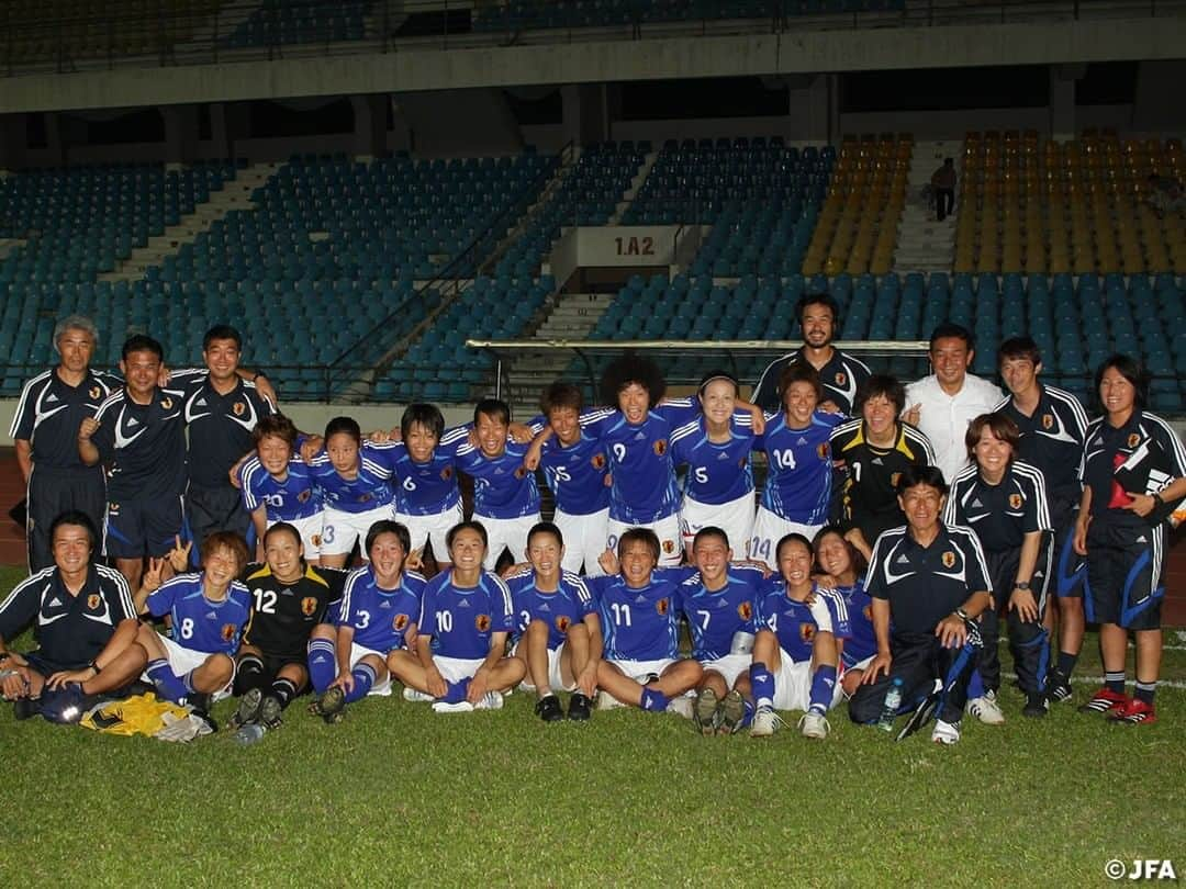 日本サッカー協会さんのインスタグラム写真 - (日本サッカー協会Instagram)「【#OnThisDay】2007.8.4🔙 ・ 北京オリンピック2008 最終予選 #なでしこジャパン 8-0 ベトナム 📍ベトナム・ハイフォン ・ 13年前、なでしこジャパンが北京オリンピックの出場権を獲得！このあと本大会でベスト4に進出したなでしこジャパンは、世界の頂点に上り詰めていくことになります。 ・ GK #福元美穂 #山郷のぞみ DF #磯崎浩美 #安藤梢 #近賀ゆかり #矢野喬子 #豊田奈夕葉 #岩清水梓 MF #酒井與恵 #澤穂希 #宮本ともみ #原歩 #柳田美幸 #宮間あや #阪口夢穂 FW #荒川恵理子 #大野忍 #永里優季  #nadeshiko #daihyo #jfa #女子サッカー」8月4日 21時36分 - japanfootballassociation