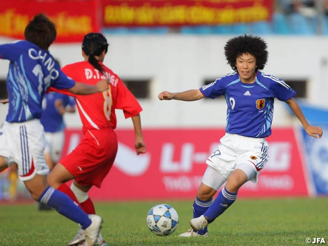 日本サッカー協会さんのインスタグラム写真 - (日本サッカー協会Instagram)「【#OnThisDay】2007.8.4🔙 ・ 北京オリンピック2008 最終予選 #なでしこジャパン 8-0 ベトナム 📍ベトナム・ハイフォン ・ 13年前、なでしこジャパンが北京オリンピックの出場権を獲得！このあと本大会でベスト4に進出したなでしこジャパンは、世界の頂点に上り詰めていくことになります。 ・ GK #福元美穂 #山郷のぞみ DF #磯崎浩美 #安藤梢 #近賀ゆかり #矢野喬子 #豊田奈夕葉 #岩清水梓 MF #酒井與恵 #澤穂希 #宮本ともみ #原歩 #柳田美幸 #宮間あや #阪口夢穂 FW #荒川恵理子 #大野忍 #永里優季  #nadeshiko #daihyo #jfa #女子サッカー」8月4日 21時36分 - japanfootballassociation