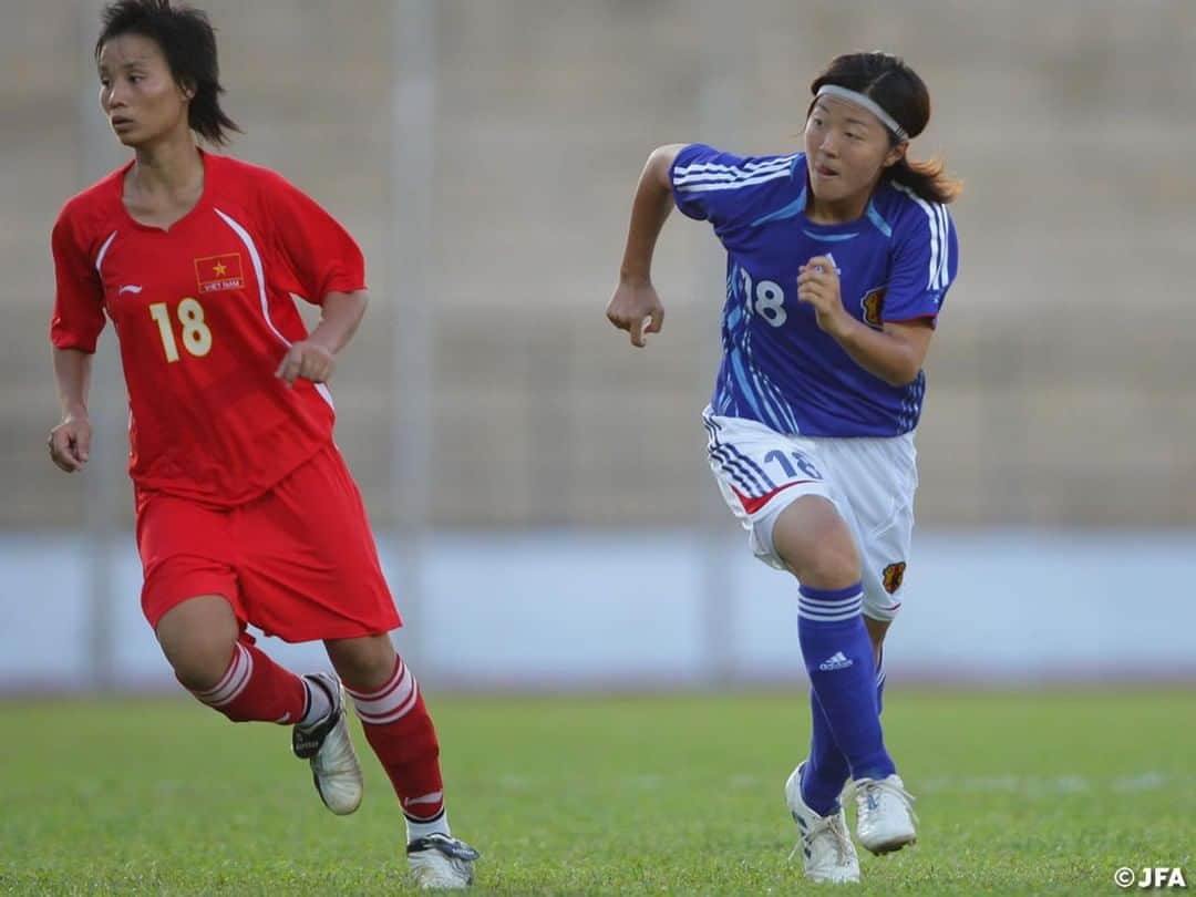 日本サッカー協会さんのインスタグラム写真 - (日本サッカー協会Instagram)「【#OnThisDay】2007.8.4🔙 ・ 北京オリンピック2008 最終予選 #なでしこジャパン 8-0 ベトナム 📍ベトナム・ハイフォン ・ 13年前、なでしこジャパンが北京オリンピックの出場権を獲得！このあと本大会でベスト4に進出したなでしこジャパンは、世界の頂点に上り詰めていくことになります。 ・ GK #福元美穂 #山郷のぞみ DF #磯崎浩美 #安藤梢 #近賀ゆかり #矢野喬子 #豊田奈夕葉 #岩清水梓 MF #酒井與恵 #澤穂希 #宮本ともみ #原歩 #柳田美幸 #宮間あや #阪口夢穂 FW #荒川恵理子 #大野忍 #永里優季  #nadeshiko #daihyo #jfa #女子サッカー」8月4日 21時36分 - japanfootballassociation