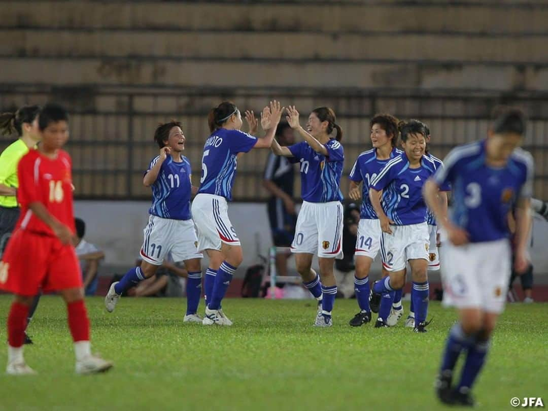 日本サッカー協会さんのインスタグラム写真 - (日本サッカー協会Instagram)「【#OnThisDay】2007.8.4🔙 ・ 北京オリンピック2008 最終予選 #なでしこジャパン 8-0 ベトナム 📍ベトナム・ハイフォン ・ 13年前、なでしこジャパンが北京オリンピックの出場権を獲得！このあと本大会でベスト4に進出したなでしこジャパンは、世界の頂点に上り詰めていくことになります。 ・ GK #福元美穂 #山郷のぞみ DF #磯崎浩美 #安藤梢 #近賀ゆかり #矢野喬子 #豊田奈夕葉 #岩清水梓 MF #酒井與恵 #澤穂希 #宮本ともみ #原歩 #柳田美幸 #宮間あや #阪口夢穂 FW #荒川恵理子 #大野忍 #永里優季  #nadeshiko #daihyo #jfa #女子サッカー」8月4日 21時36分 - japanfootballassociation