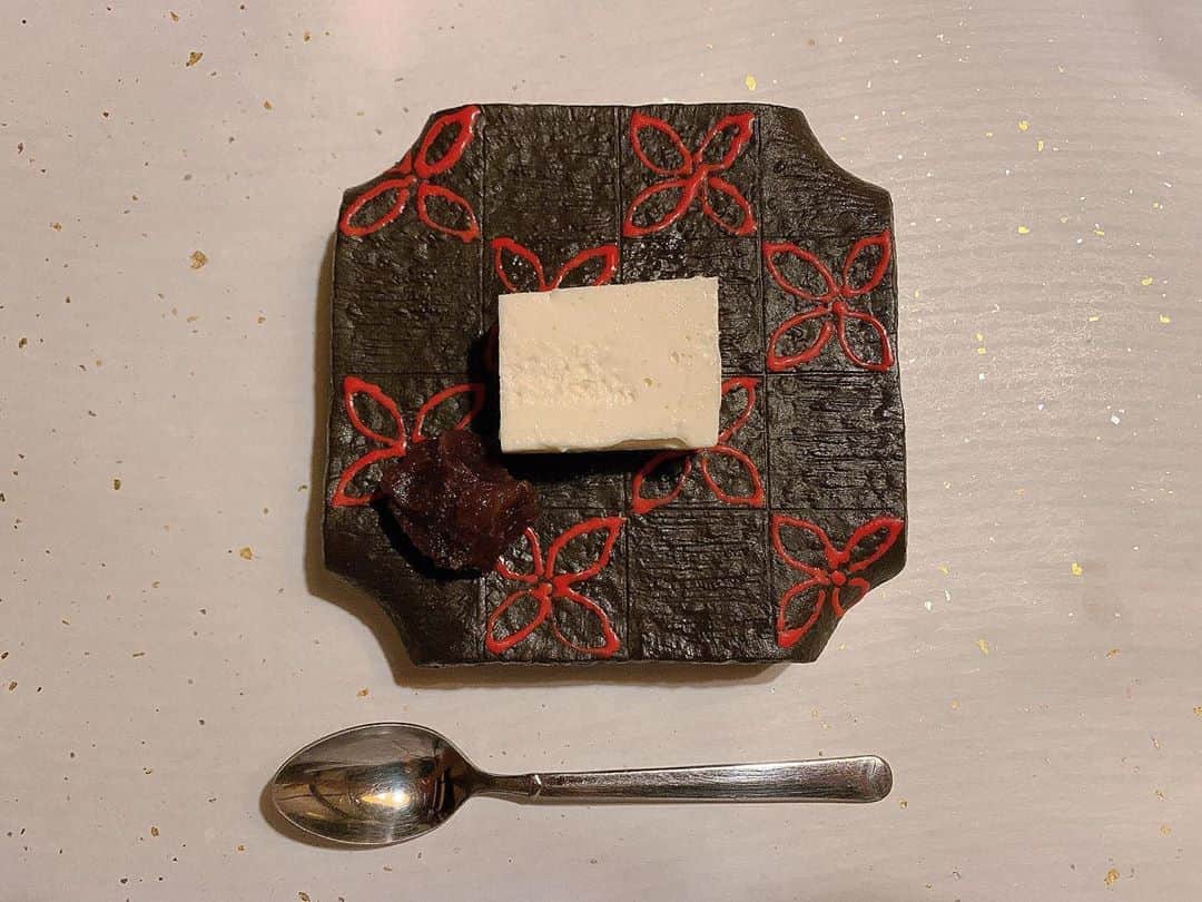 のインスタグラム：「. . 素敵なお皿に美味しい和食料理に 癒されました🥀 .」