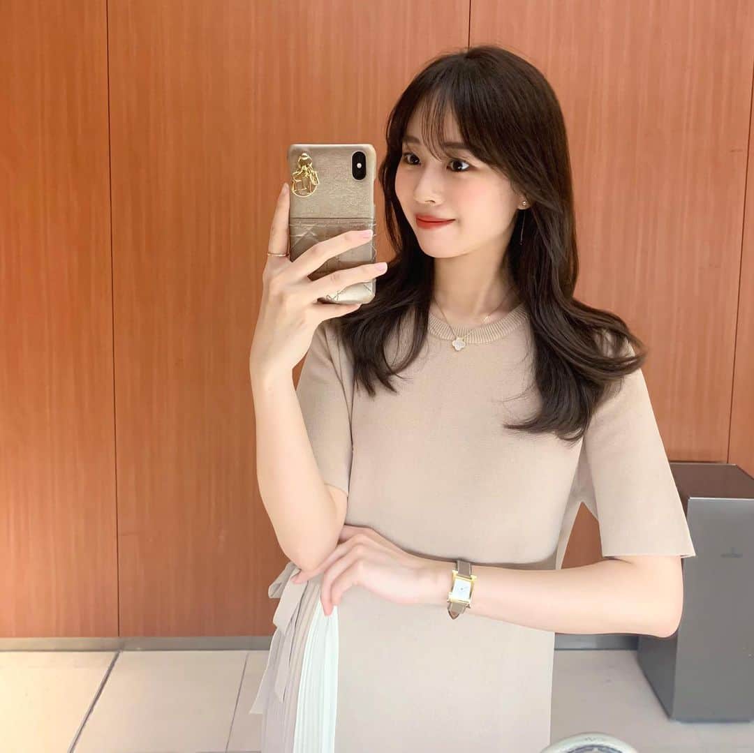 ハンナミのインスタグラム：「今回の髪色お気に入り🤍 iphone📸で撮ったら 色きれいに見えるかな🙂  이번 염색도 맘에들오 :)흐흐」